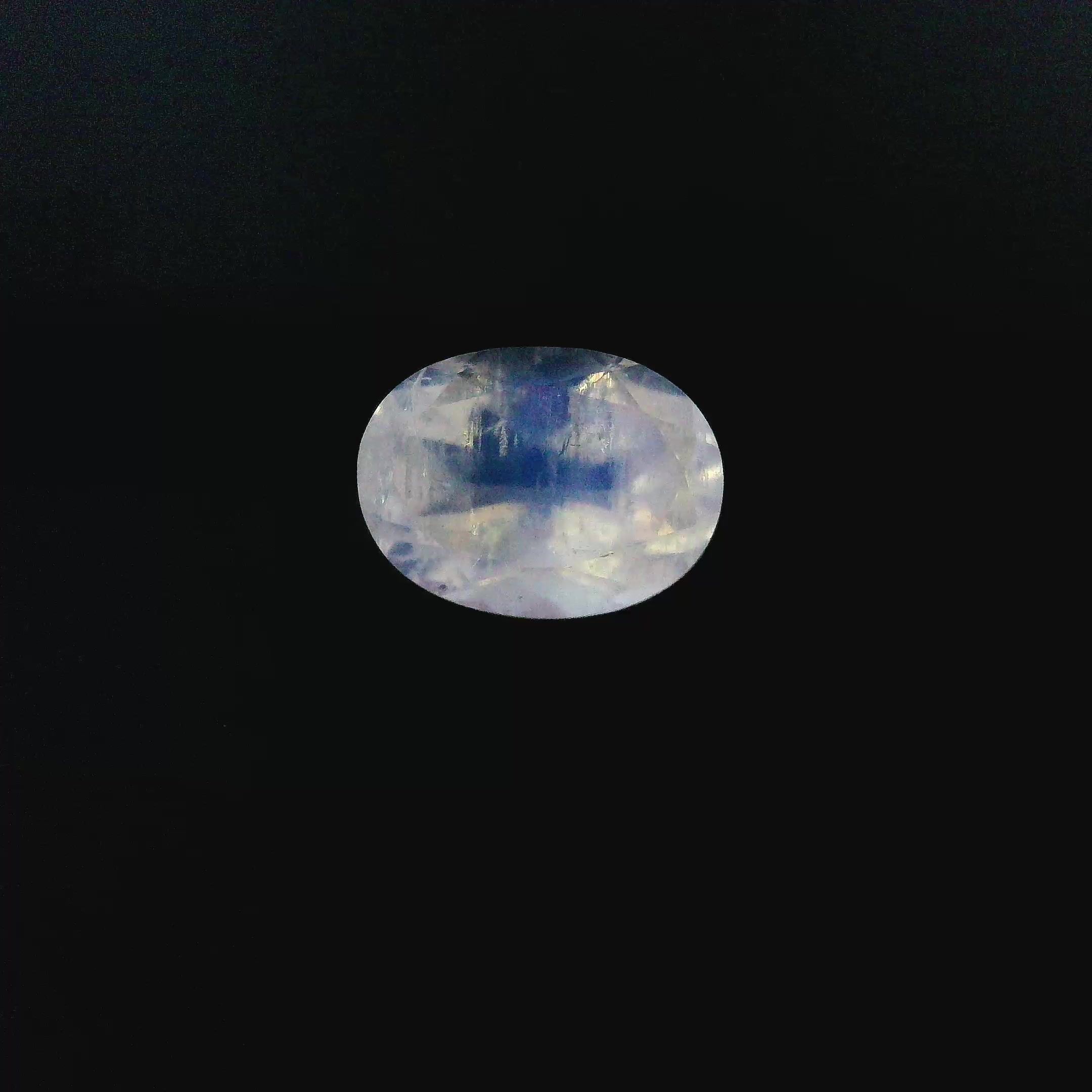Kamień księżycowy 1,32 ct, biały, szlif owalny