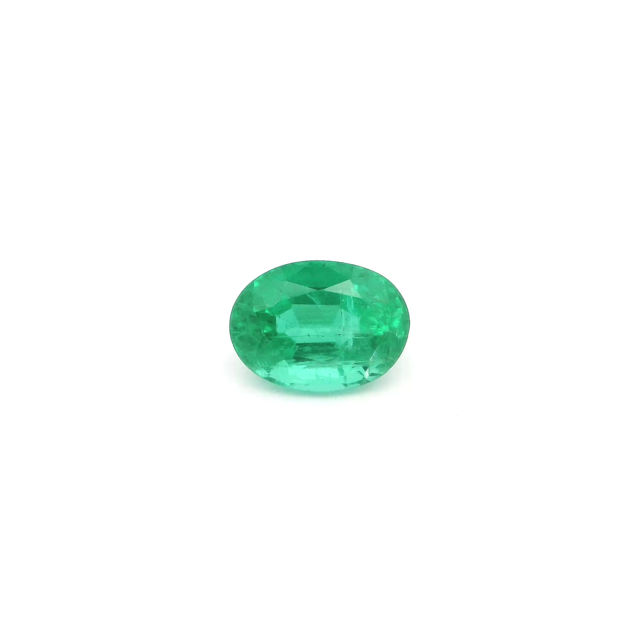 0.9 ct Oval emerald