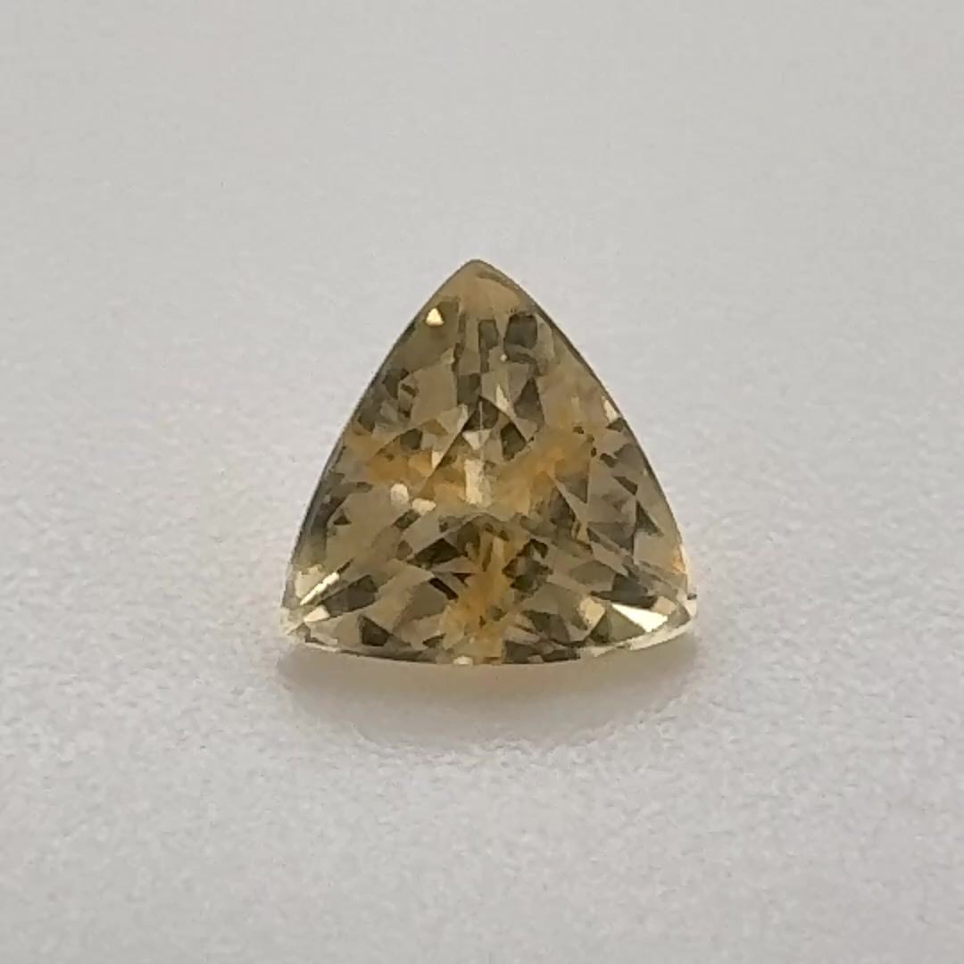 TOPAZ FACETED 0.545ct YELLOW Light Yellow SI BRAZIL NONE