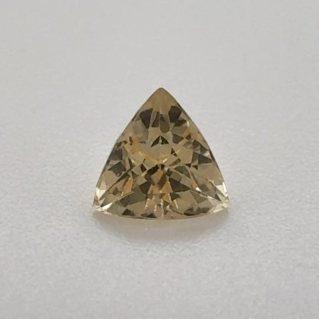 TOPAZ FACETED 0.55ct YELLOW Light Yellow SI BRAZIL NONE