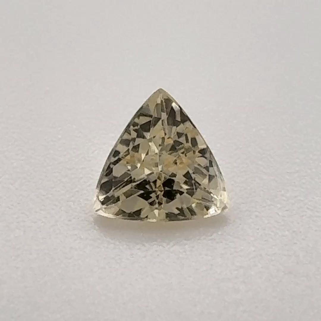 TOPAZ FACETED 0.445ct YELLOW Light Yellow SI BRAZIL NONE