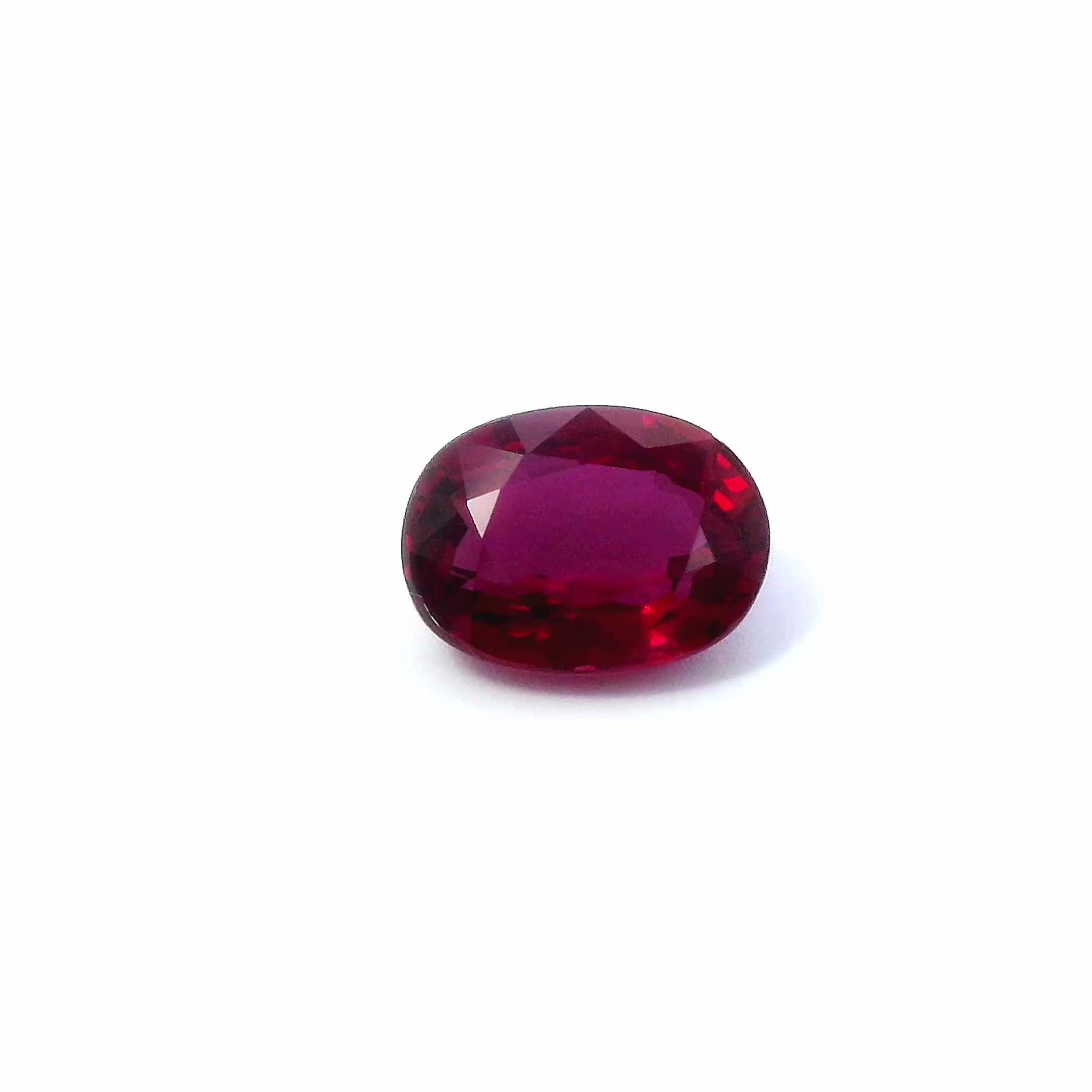 Rubin 1,54 ct, czerwony, szlif owalny