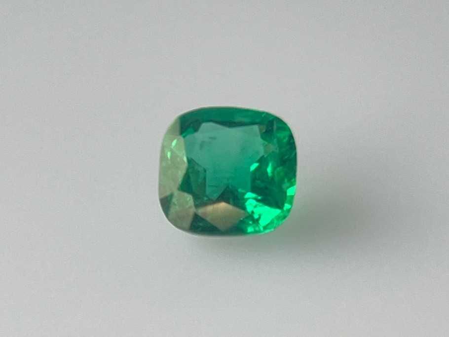 Szmaragd 1,45 ct, zielony, szlif cushion