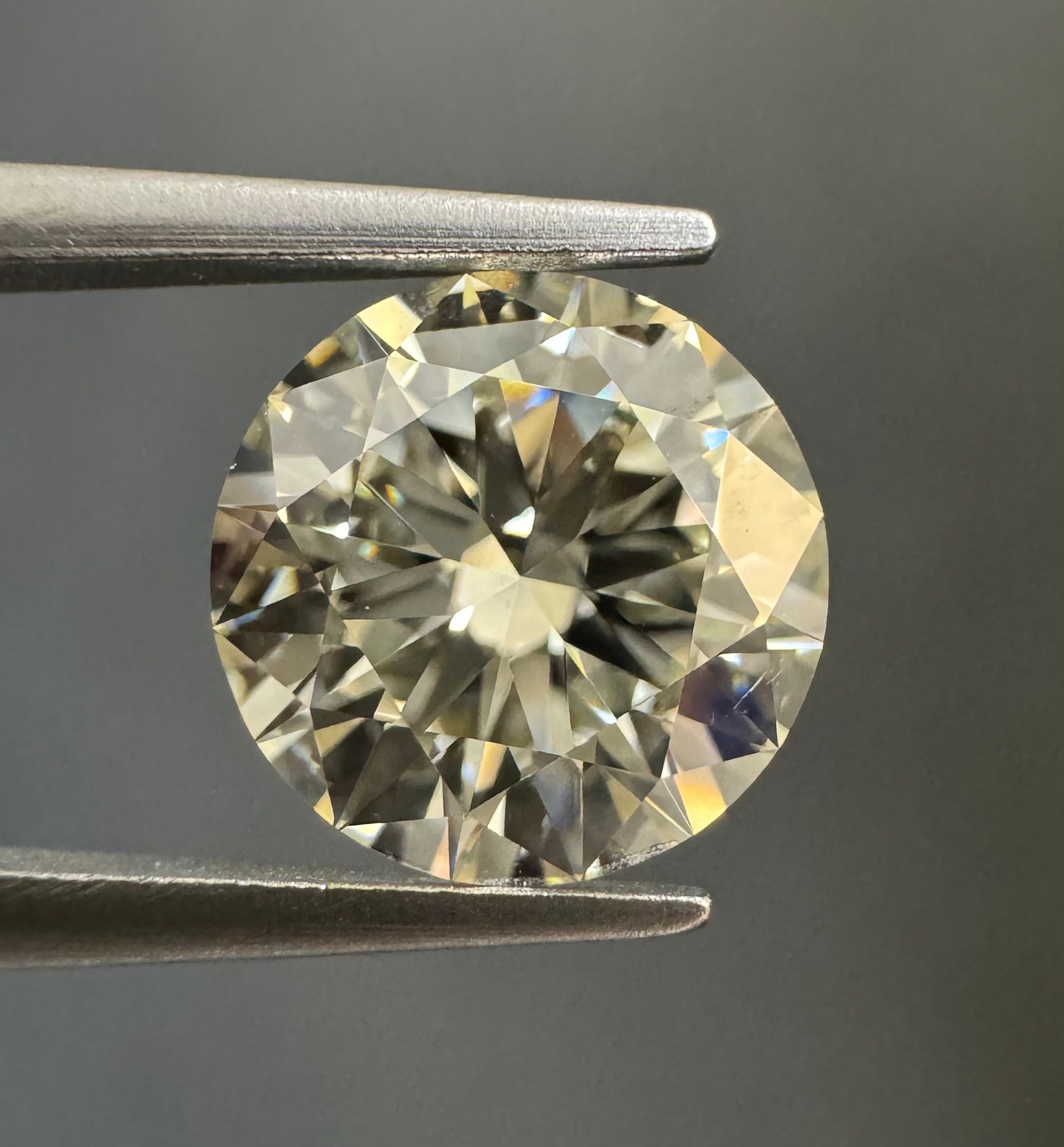 Prírodný diamant okrúhly...