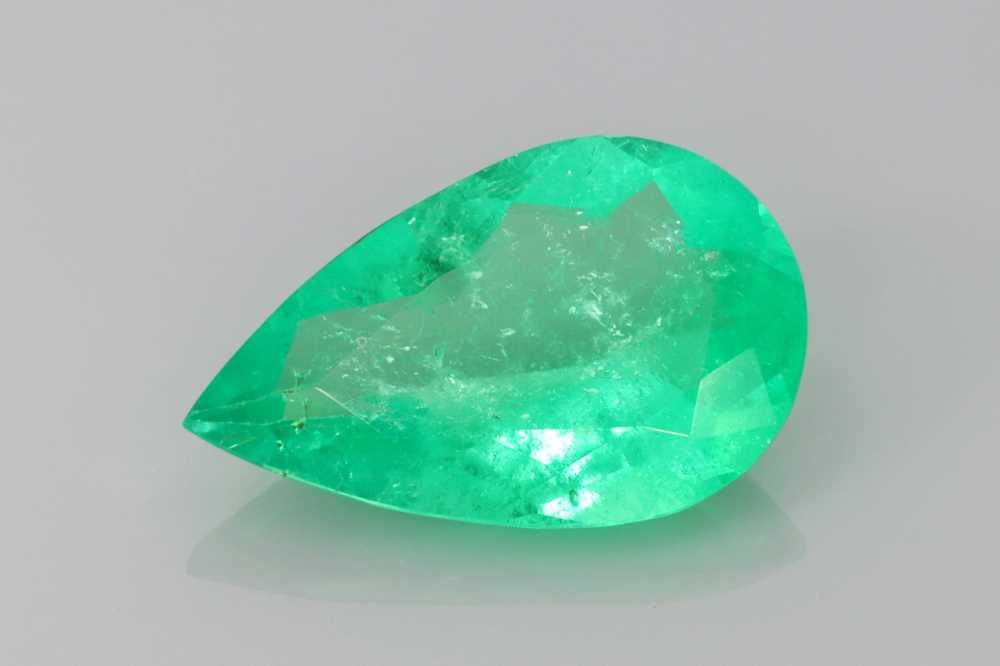 2.2 ct Pear emerald