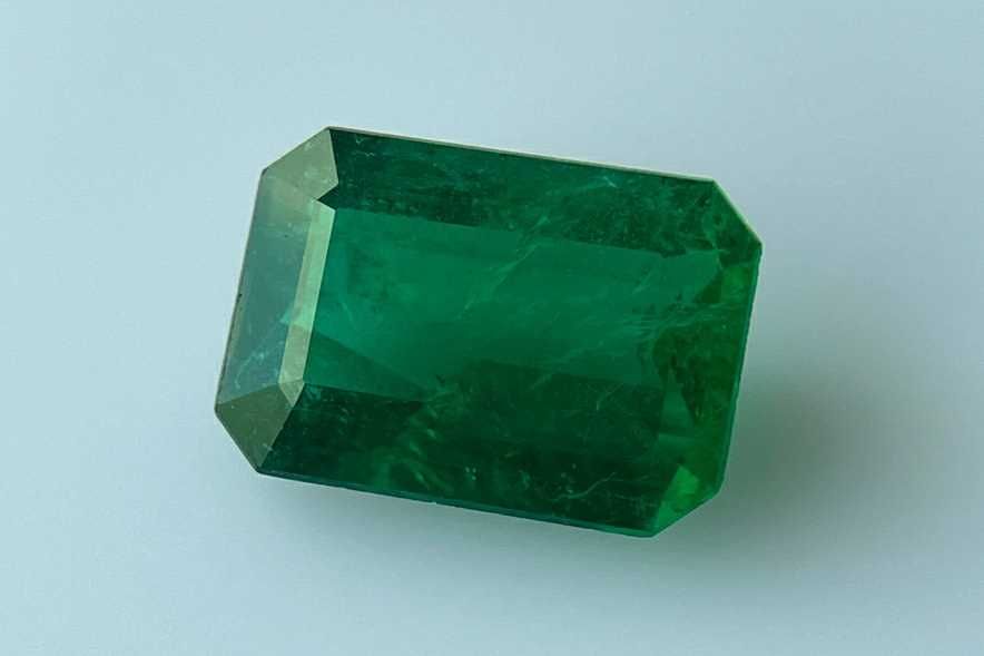 Szmaragd 13,63 ct, zielony, szlif szmaragdowy
