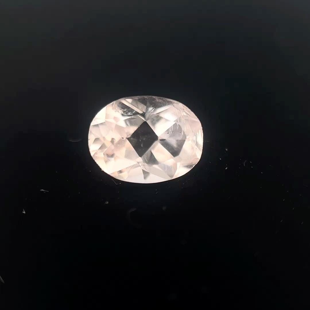 Morganit 1,34 ct, różowy, szlif owalny