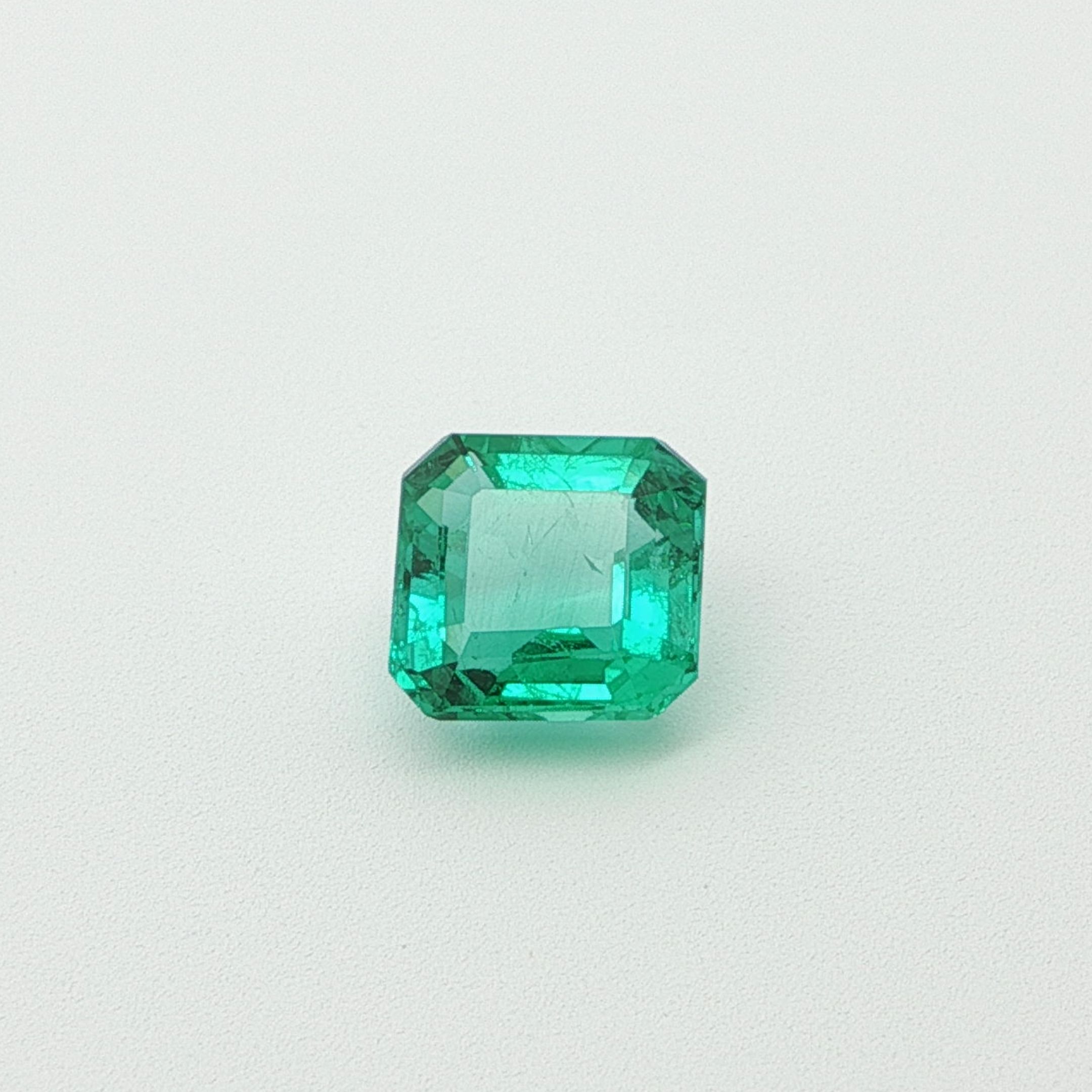 Szmaragd 1,54 ct, zielony, szlif ośmiokątny