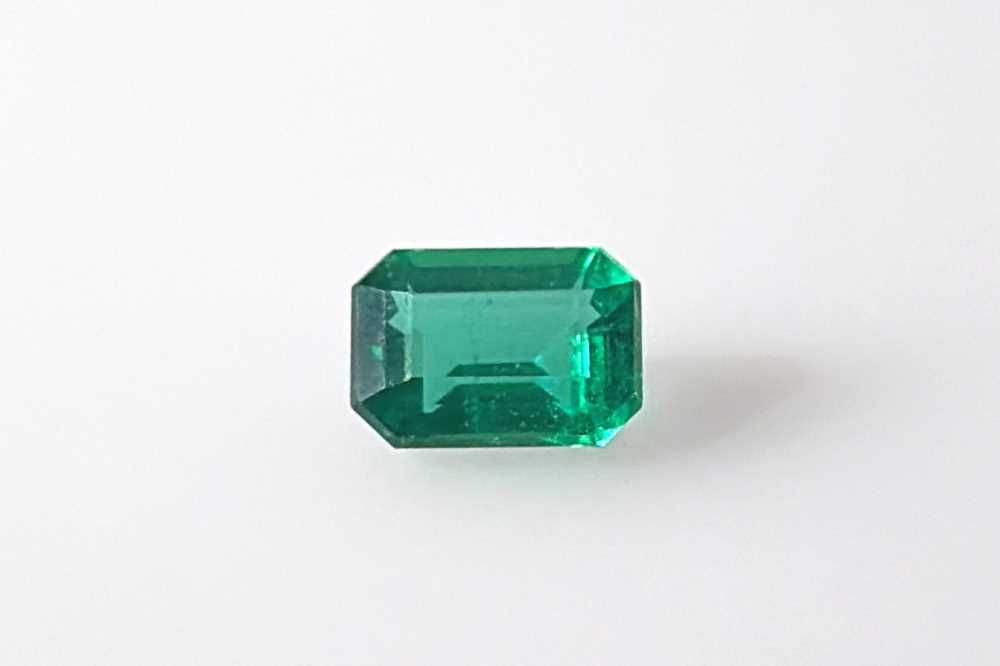 Szmaragd 1,03 ct, zielony, szlif szmaragdowy