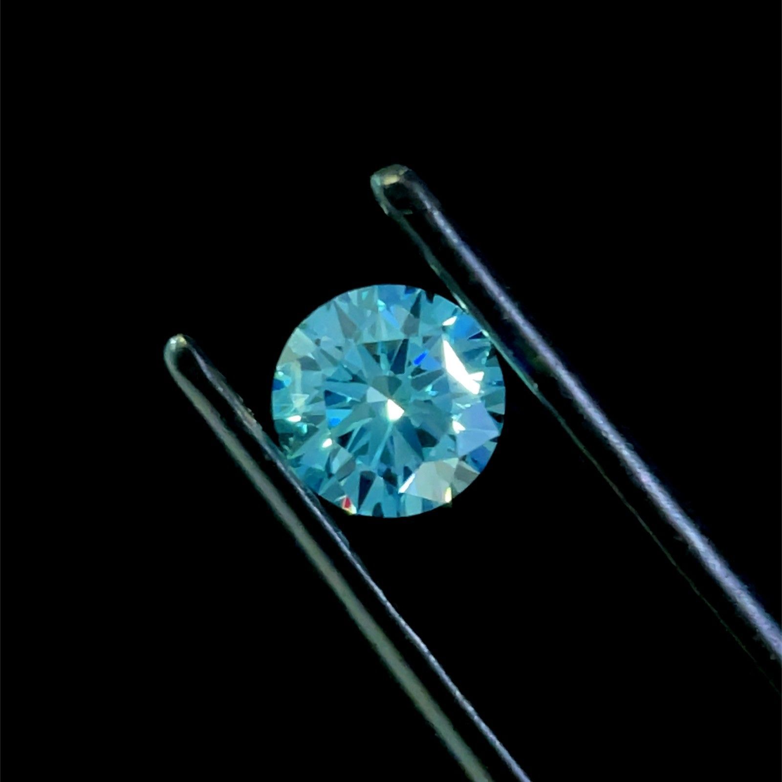 0.69 CT Blue ROUND