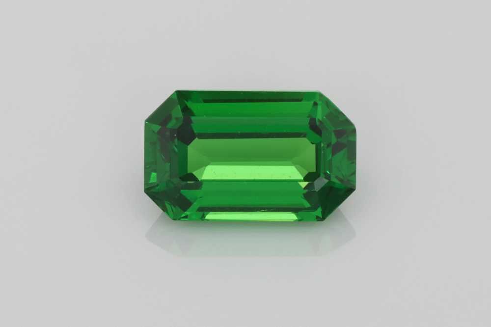Granat 2,02 ct, zielony, szlif szmaragdowy
