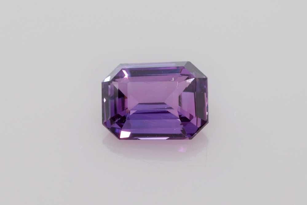 Szafir 2,01 ct, purpurowy, szlif szmaragdowy