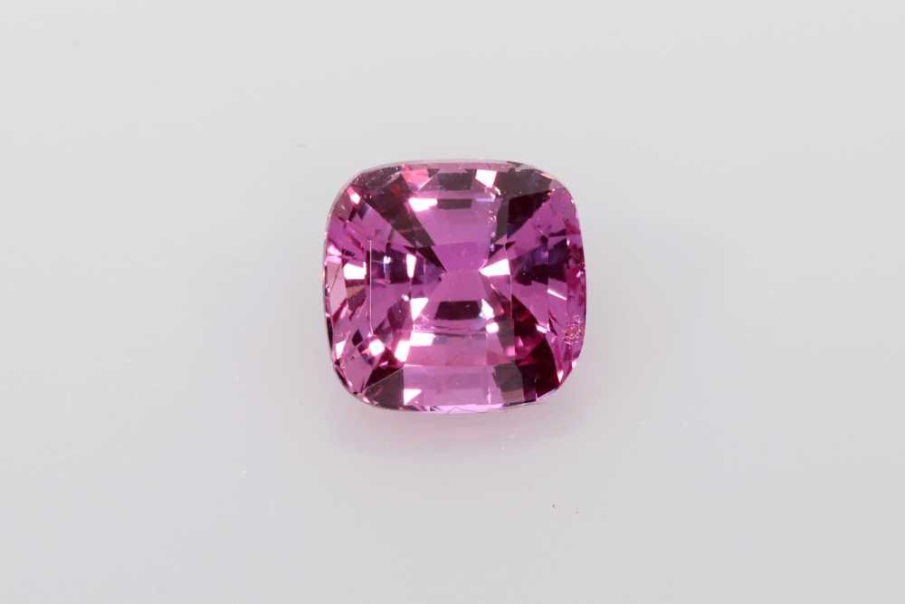 Szafir 2,09 ct, różowy, szlif cushion