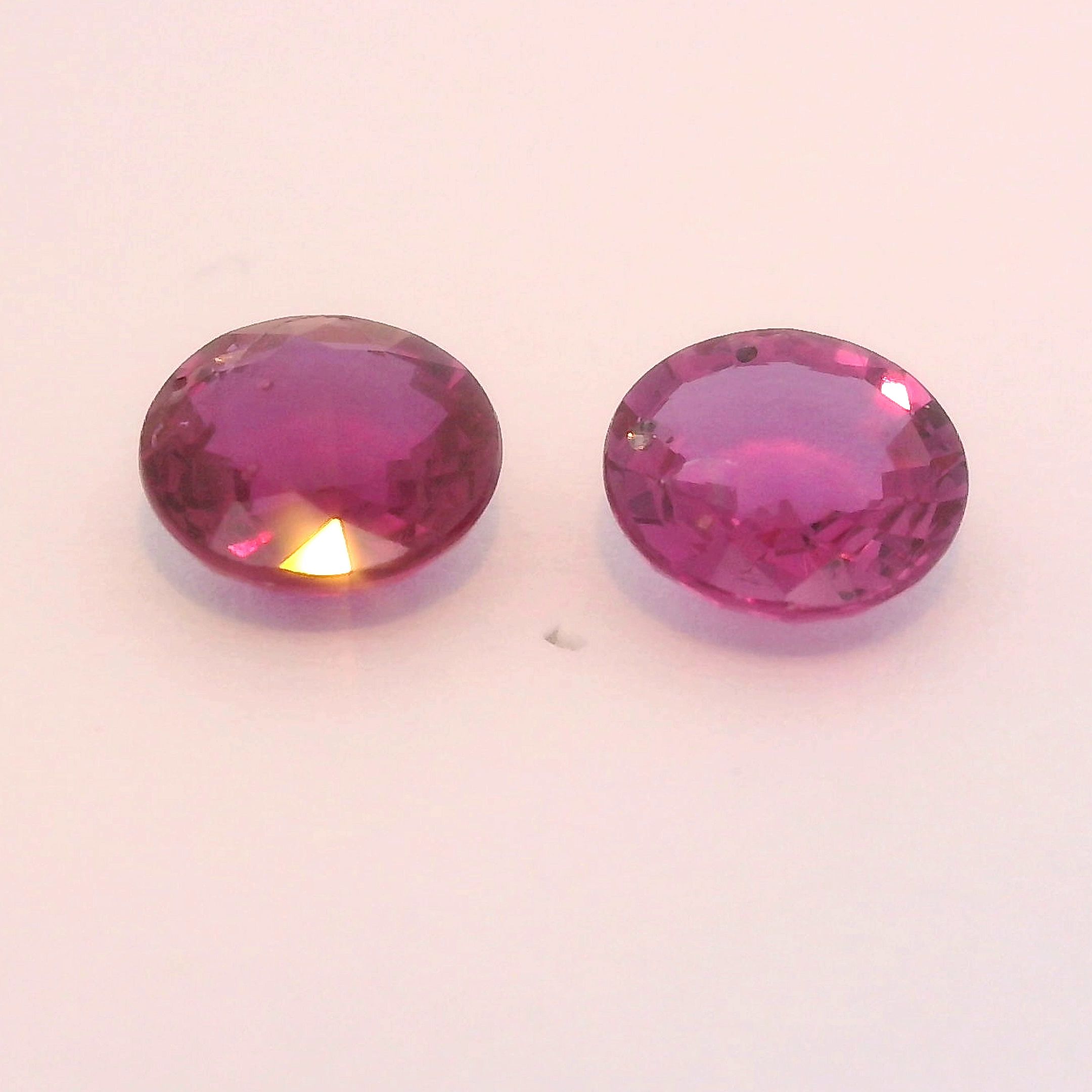 Rubin 1,38 ct, czerwony, szlif okrągły