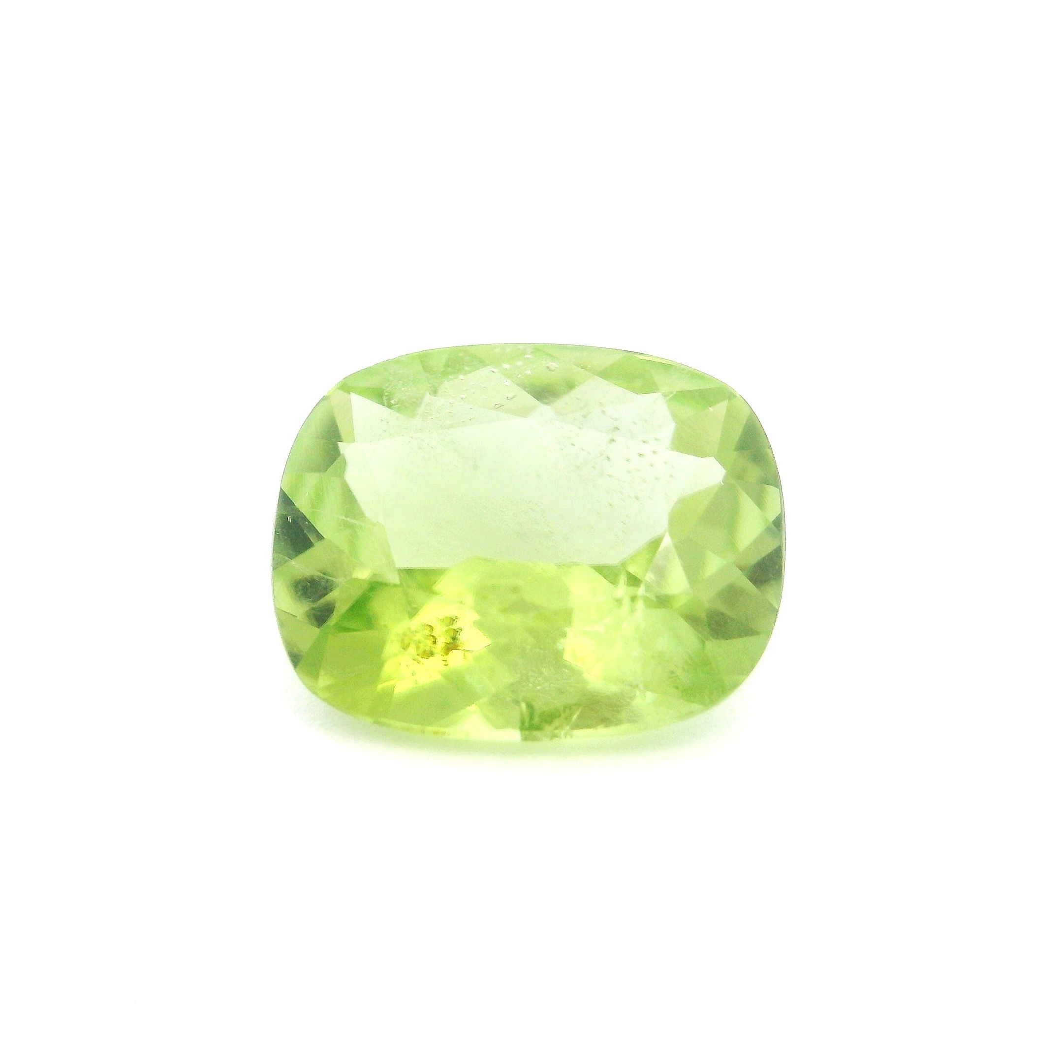 Perydot 3,23 ct, zielony, szlif cushion