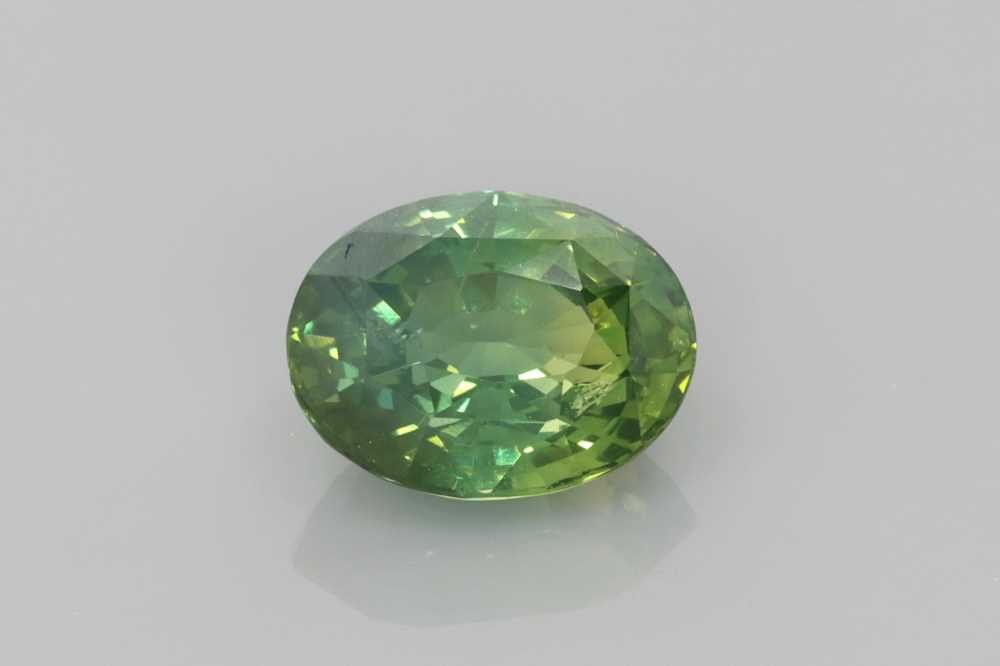 Szafir 2,24 ct, zielony, szlif owalny