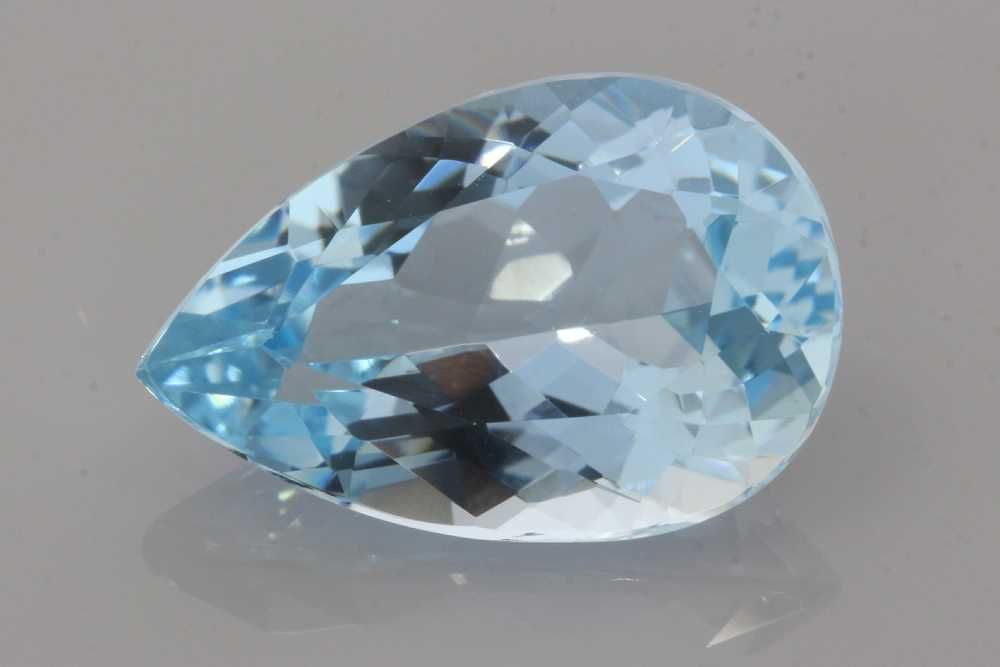 Akwamaryn 4,88 ct, niebieski, szlif gruszka