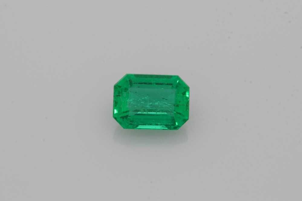 Szmaragd 1,53 ct, zielony, szlif szmaragdowy