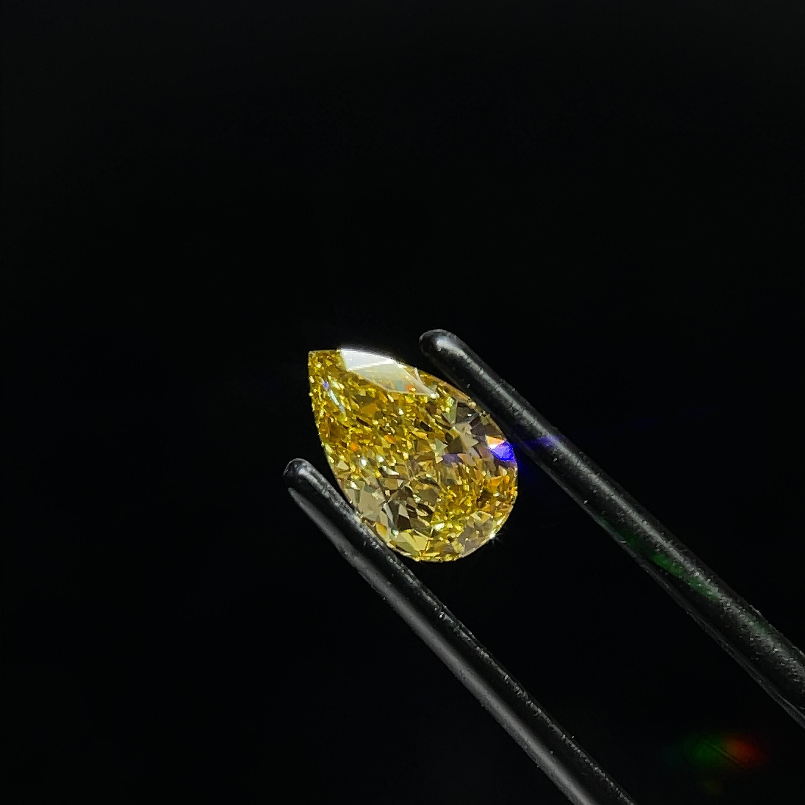 0.85 CT Fancy Intense Yellow PEAR