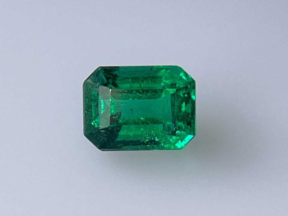 Szmaragd 2,69 ct, zielony, szlif szmaragdowy