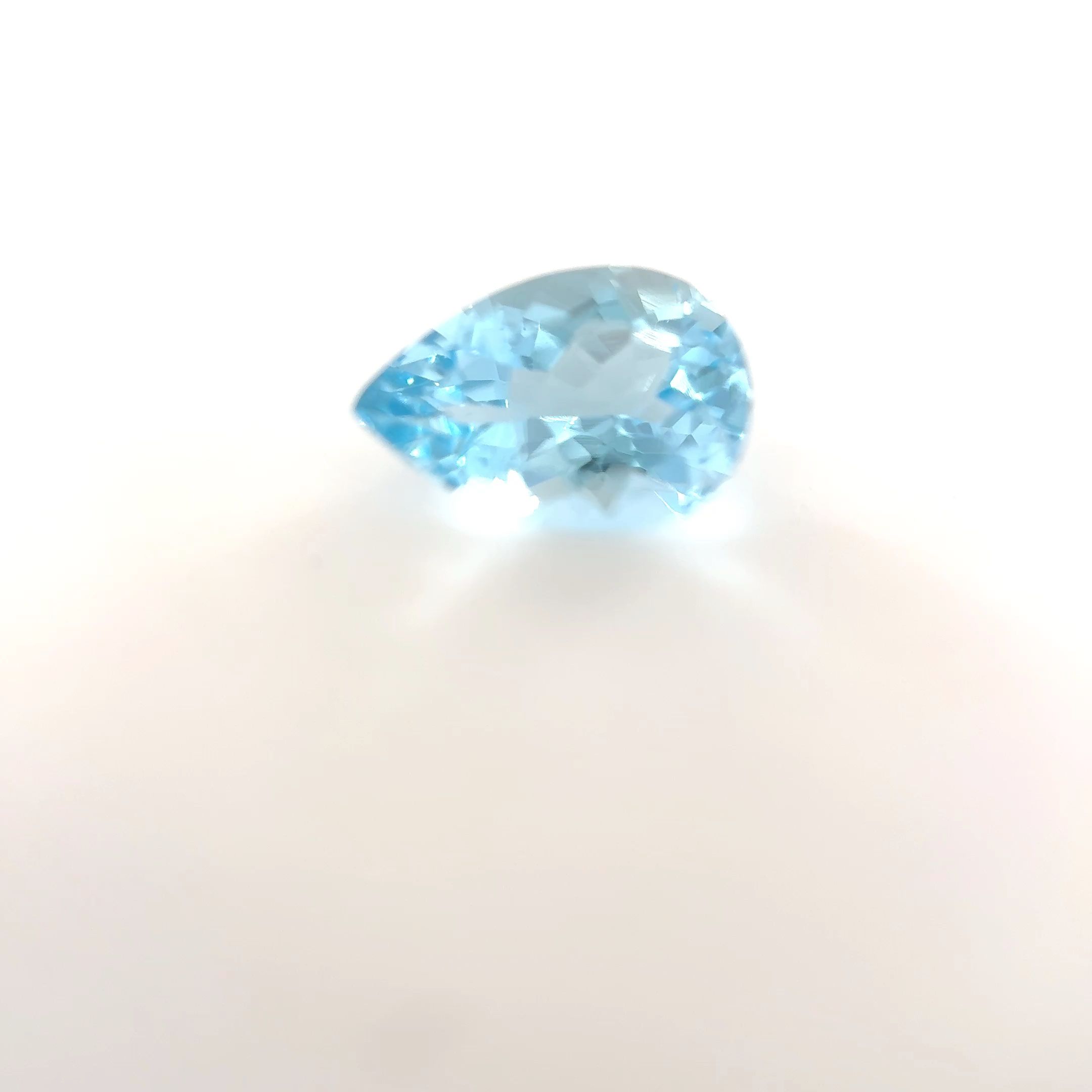 Akwamaryn 1,13 ct, niebieski, szlif gruszka