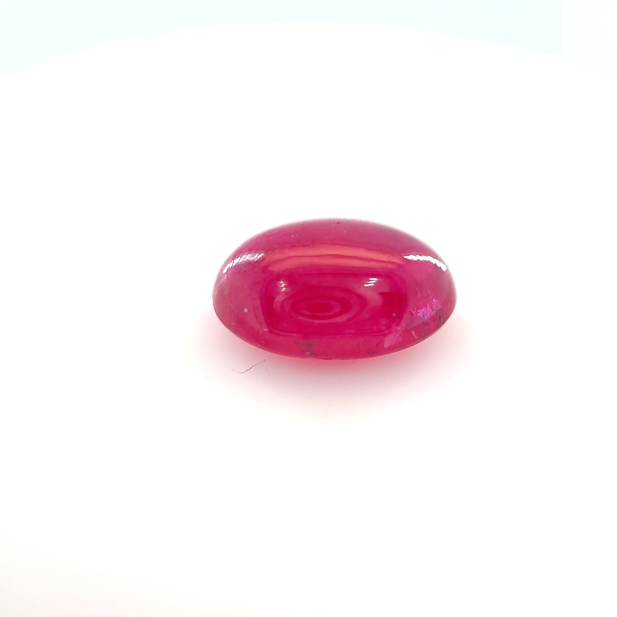 Rubin 2,47 ct, czerwony, kaboszon