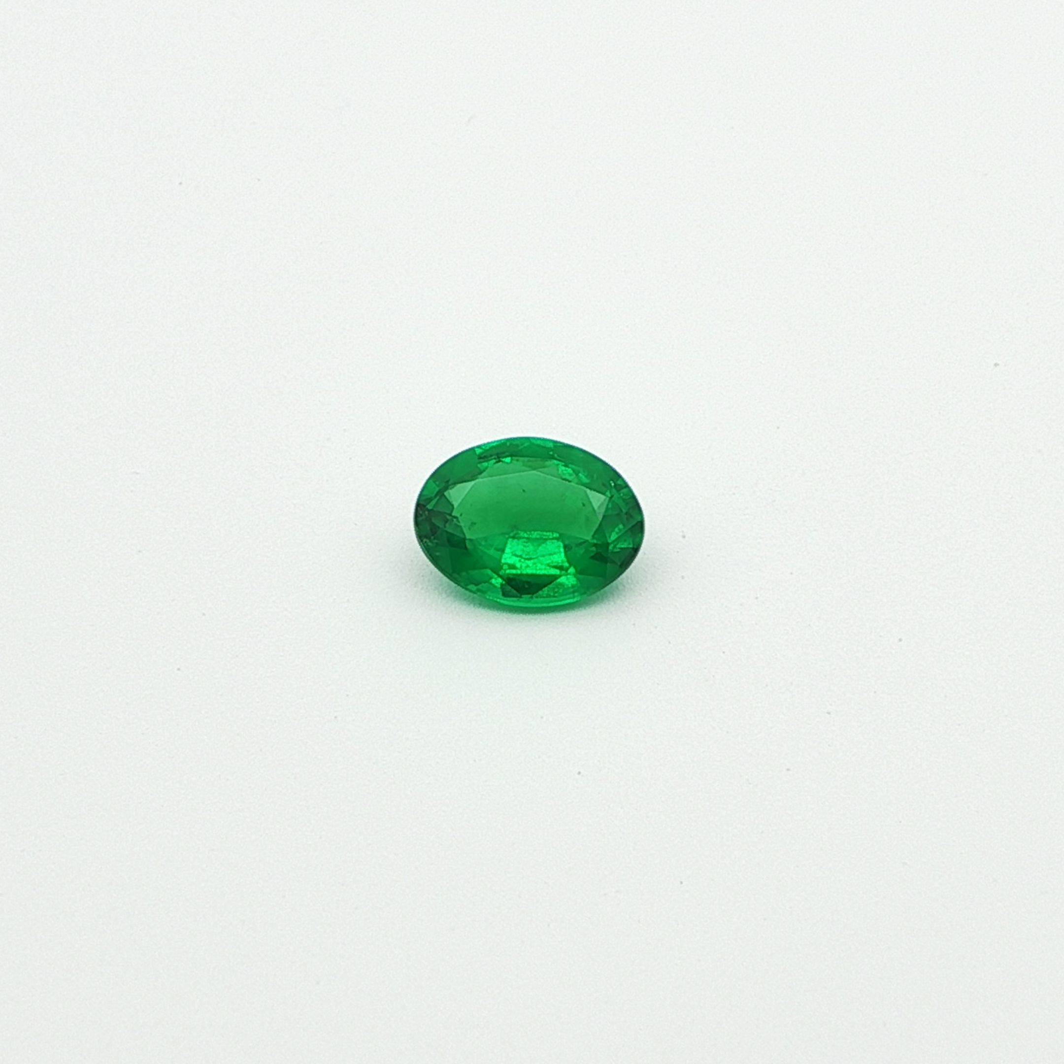 Szmaragd 1,04 ct, zielony, szlif owalny