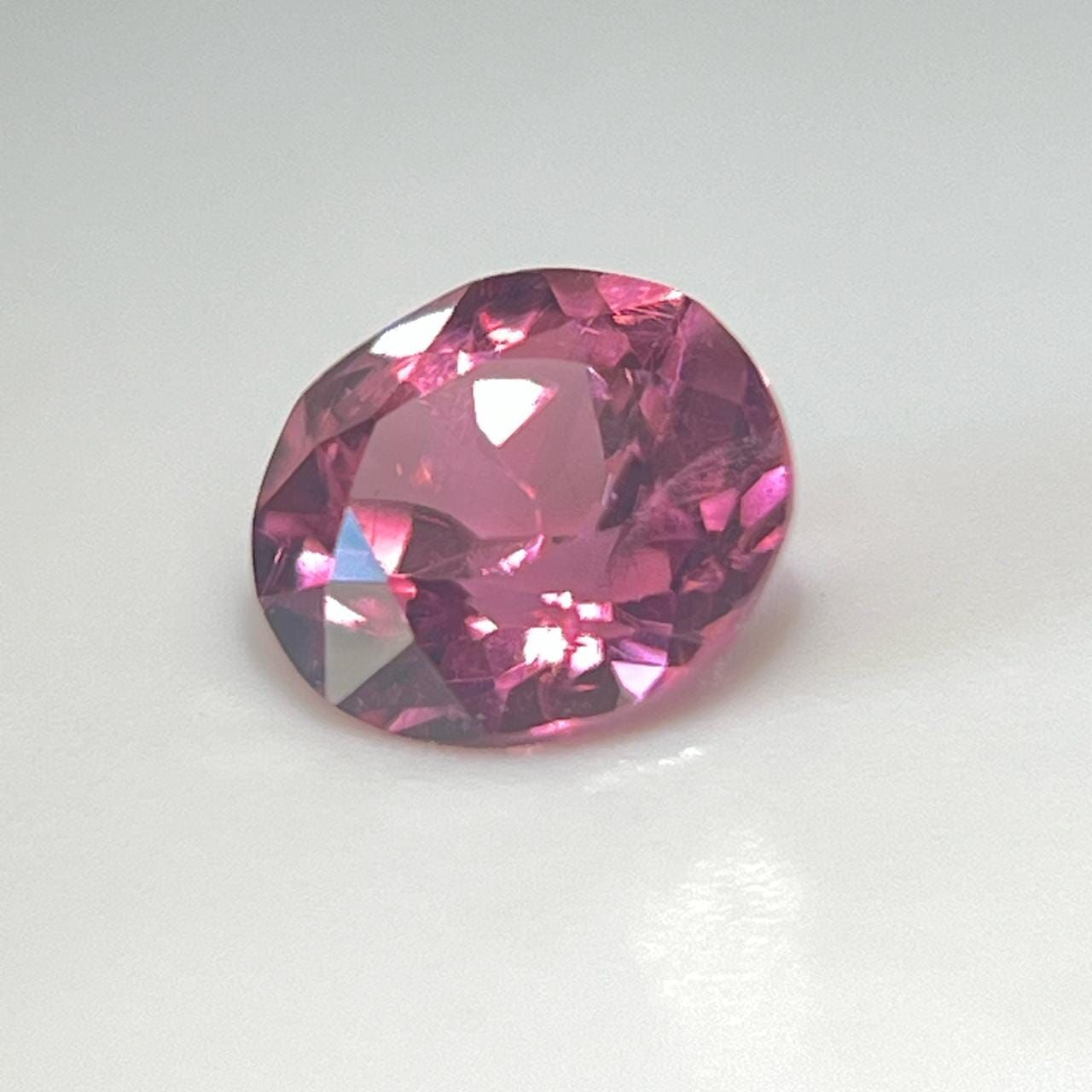 Turmalin 1,00 ct, różowy, szlif owalny