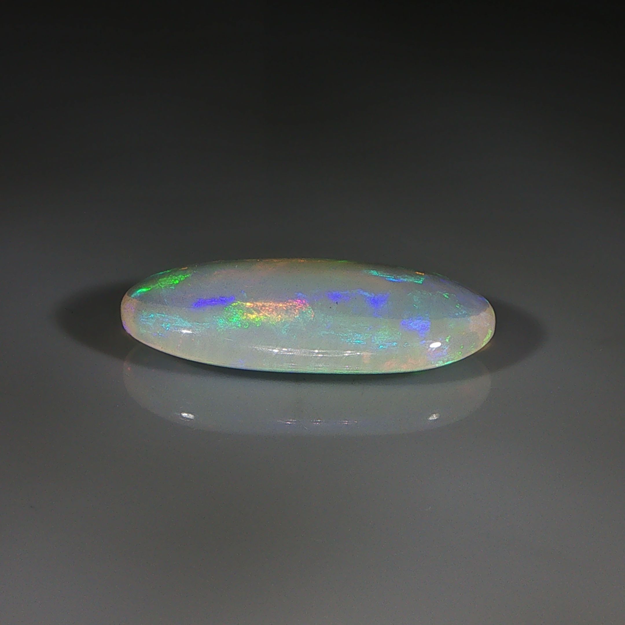 Opal 7,86 ct, biały, kaboszon