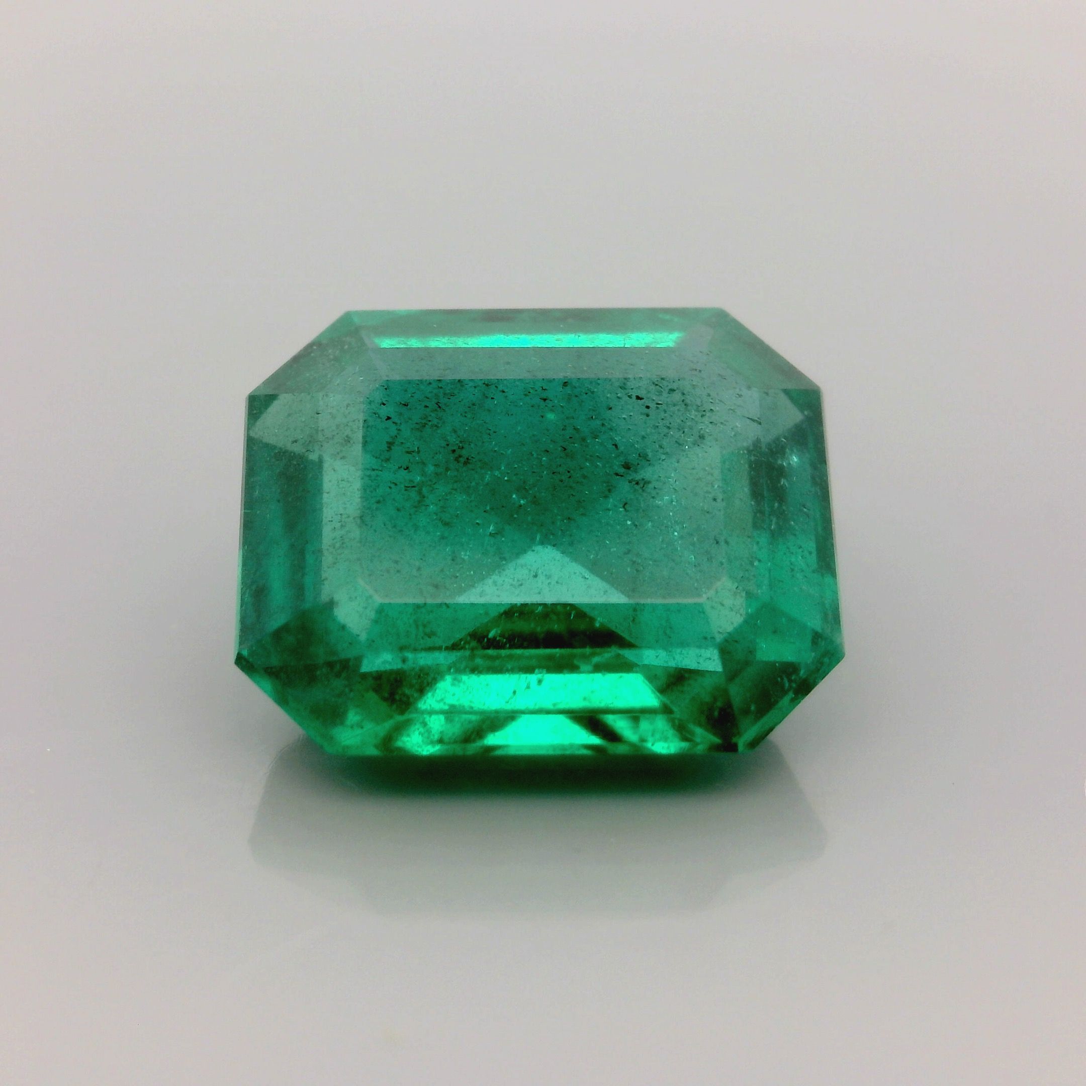 Szmaragd 5,75 ct, zielony, szlif ośmiokątny