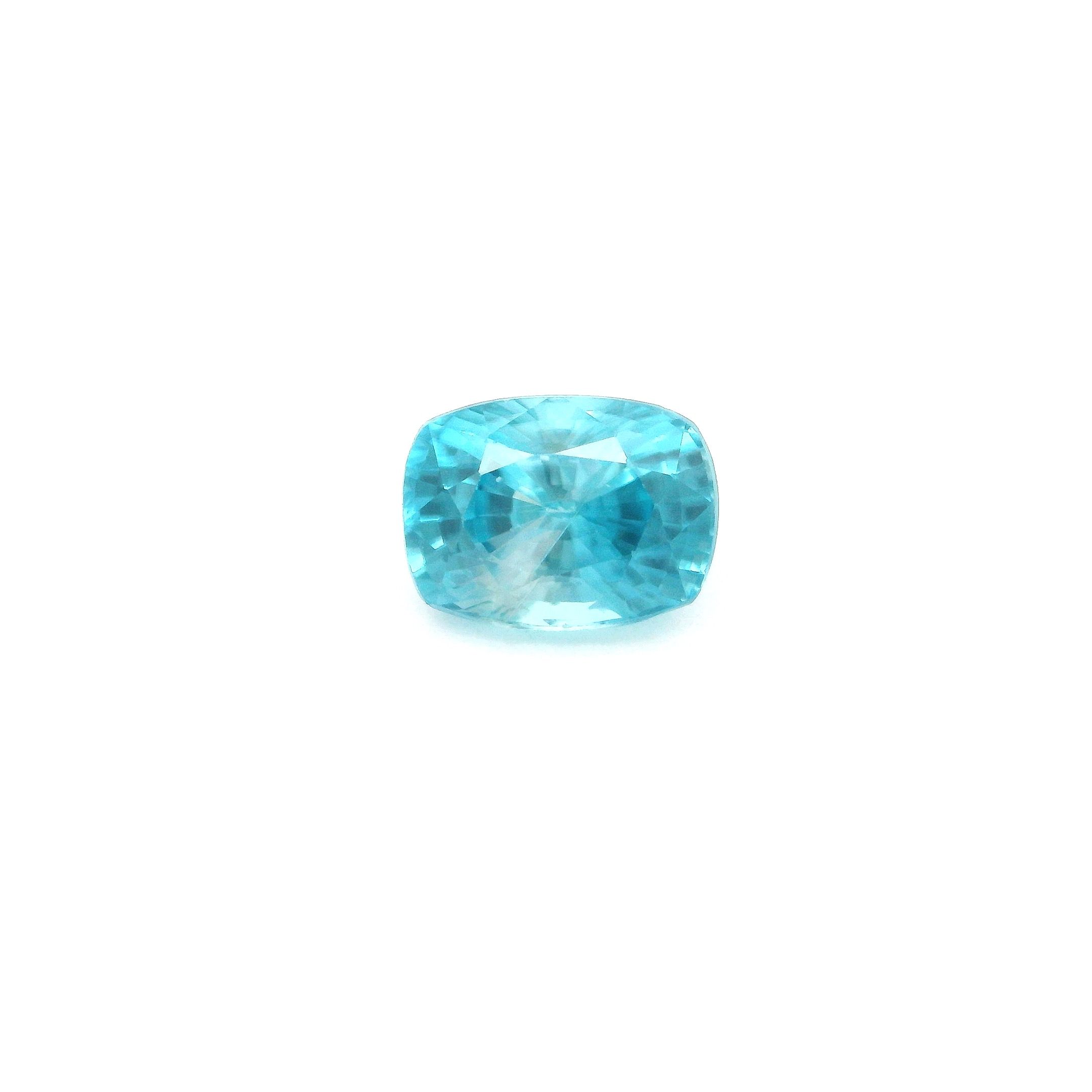 Cyrkon 2,69 ct, niebieski, szlif cushion