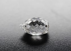 Prírodný diamant briolette,...
