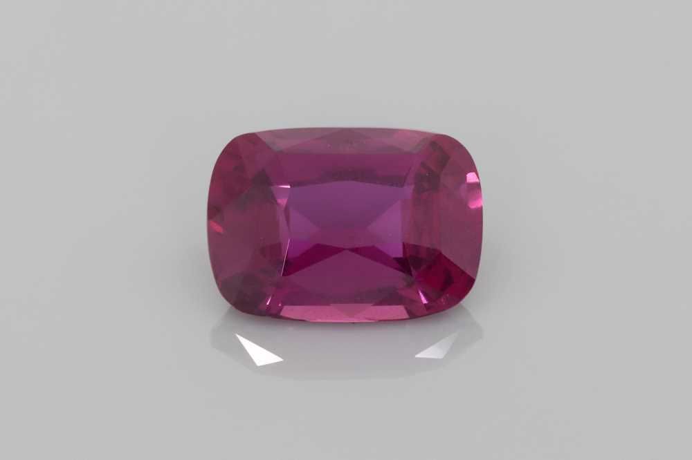 Szafir 3,78 ct, purpurowy, szlif cushion