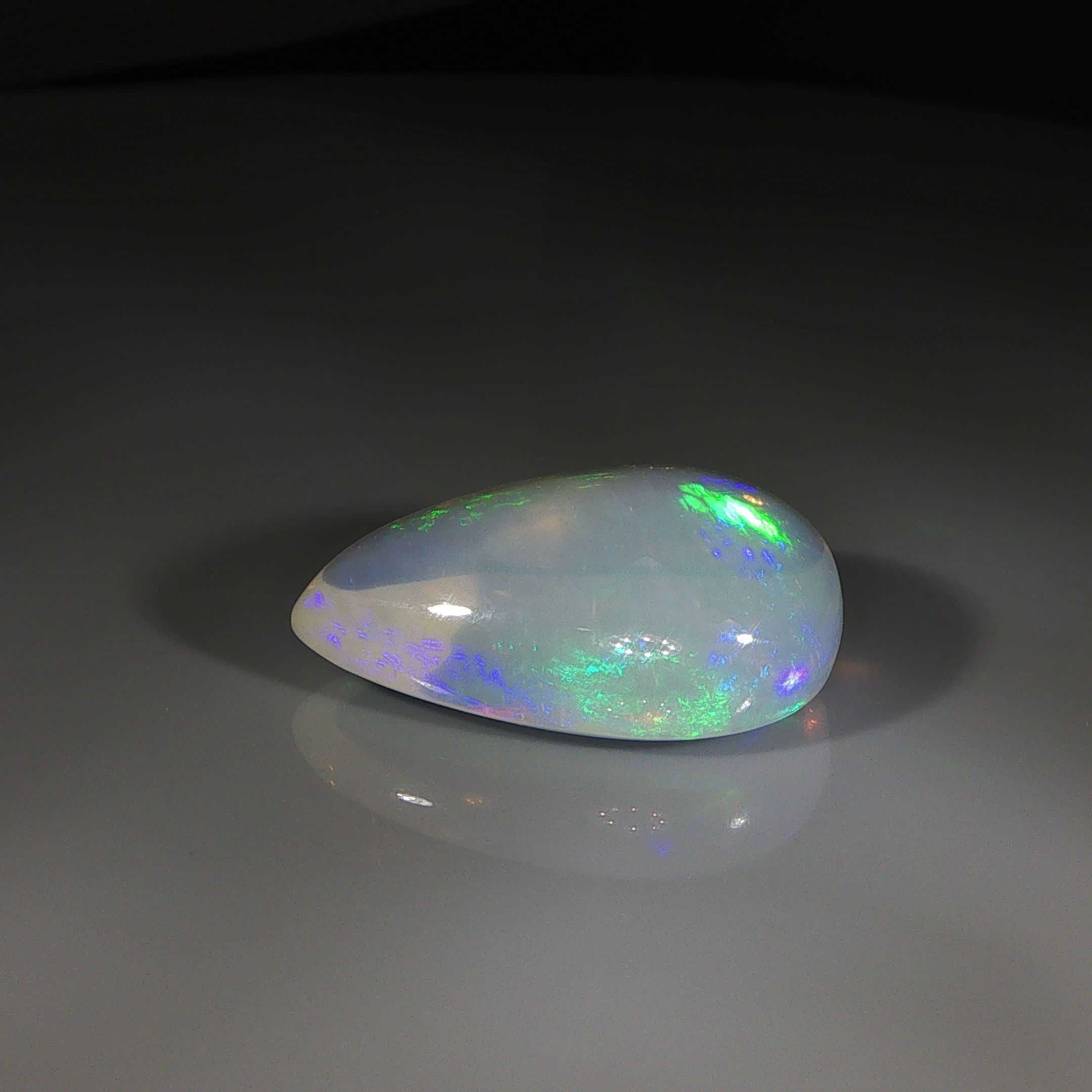 Opal 16,68 ct, biały, kaboszon