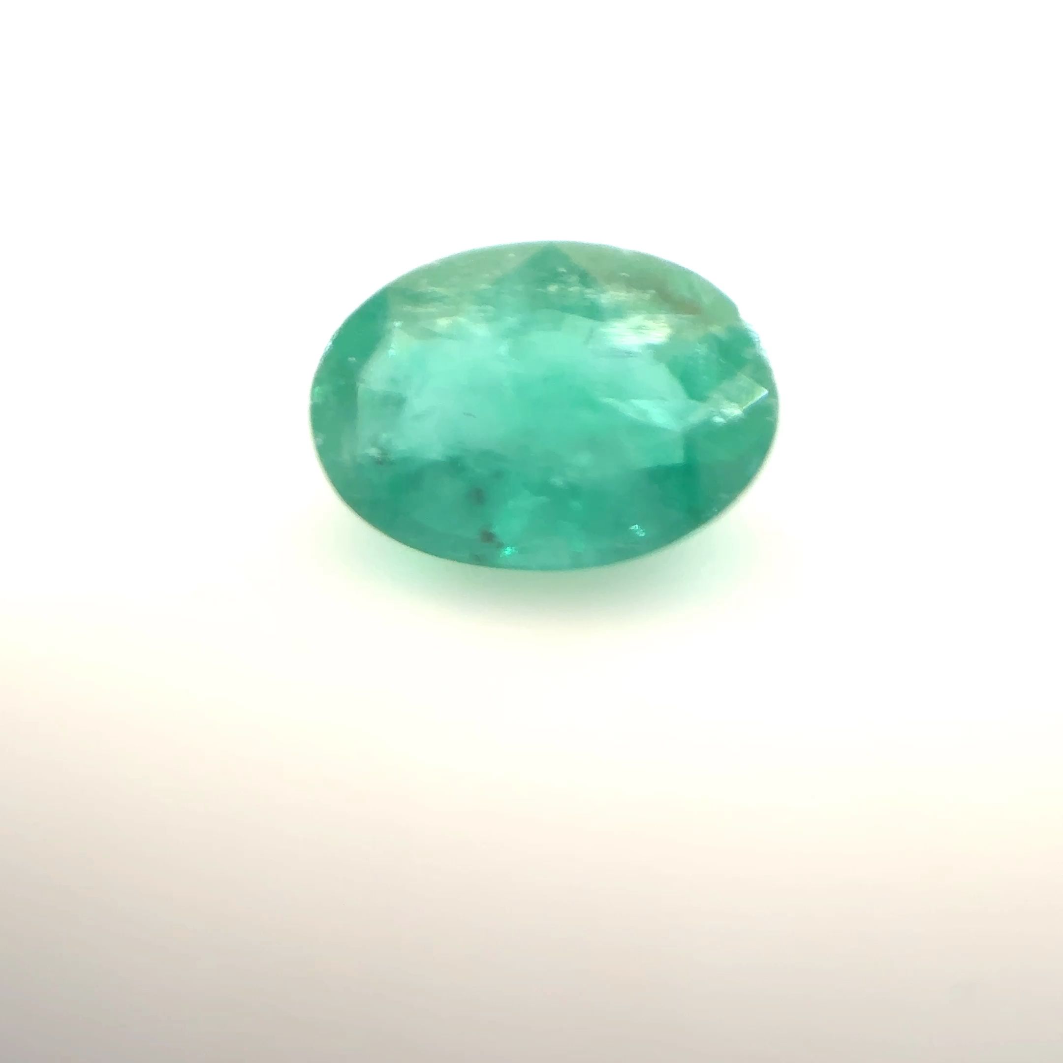 Szmaragd 1,03 ct, zielony, szlif owalny