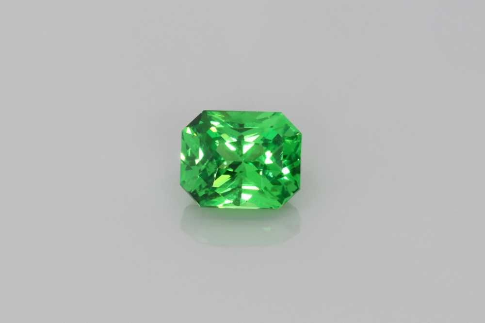 Granat 1,07 ct, zielony, szlif ośmiokątny