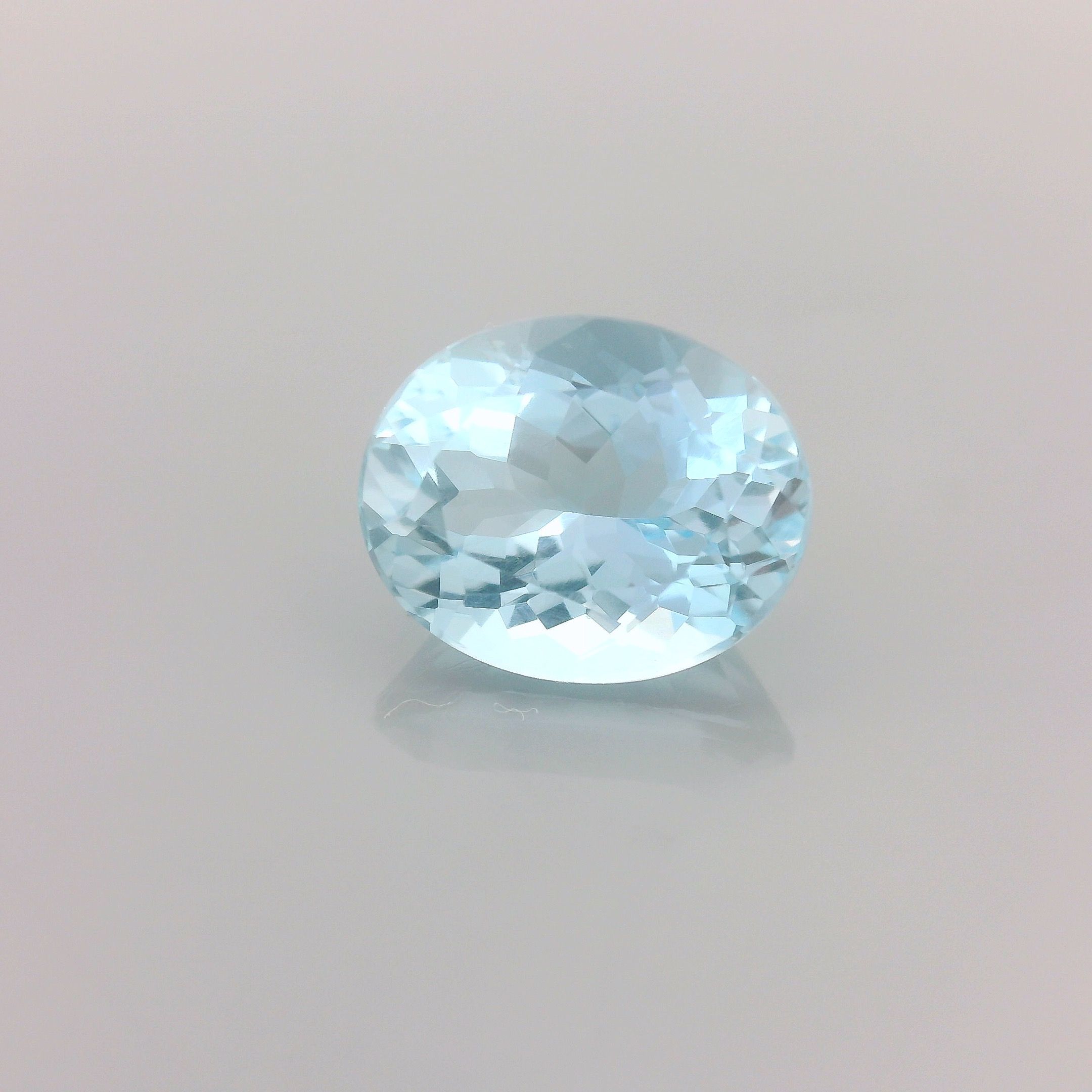 Akwamaryn 2,67 ct, niebieski, szlif owalny