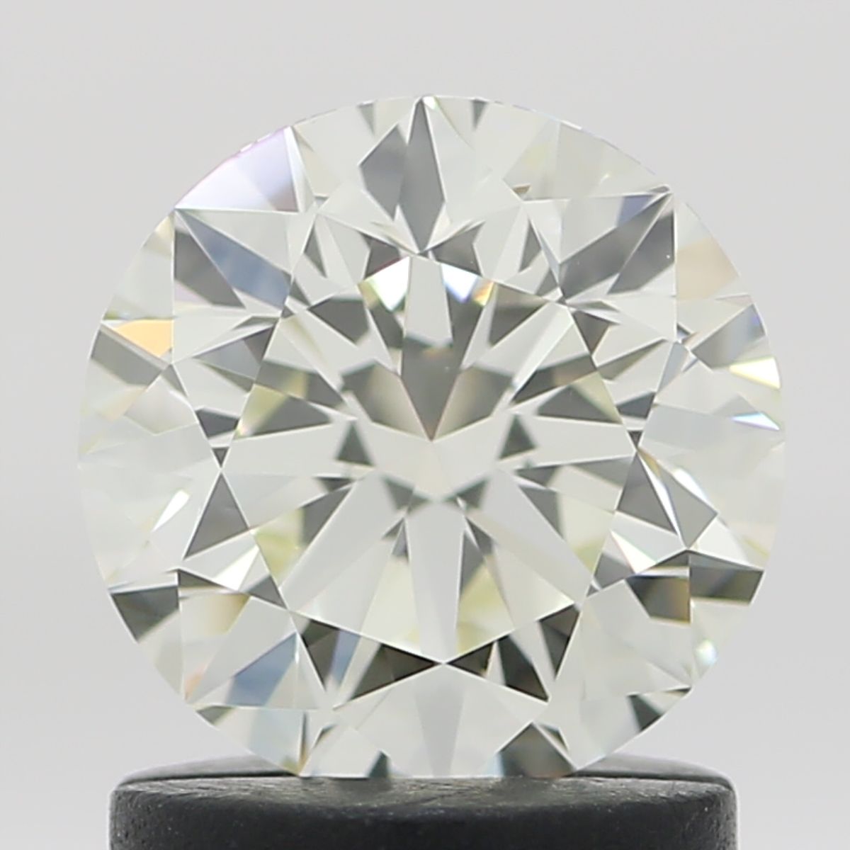 Prírodný diamant okrúhly briliant,... Prírodný diamant okrúhly briliant,...