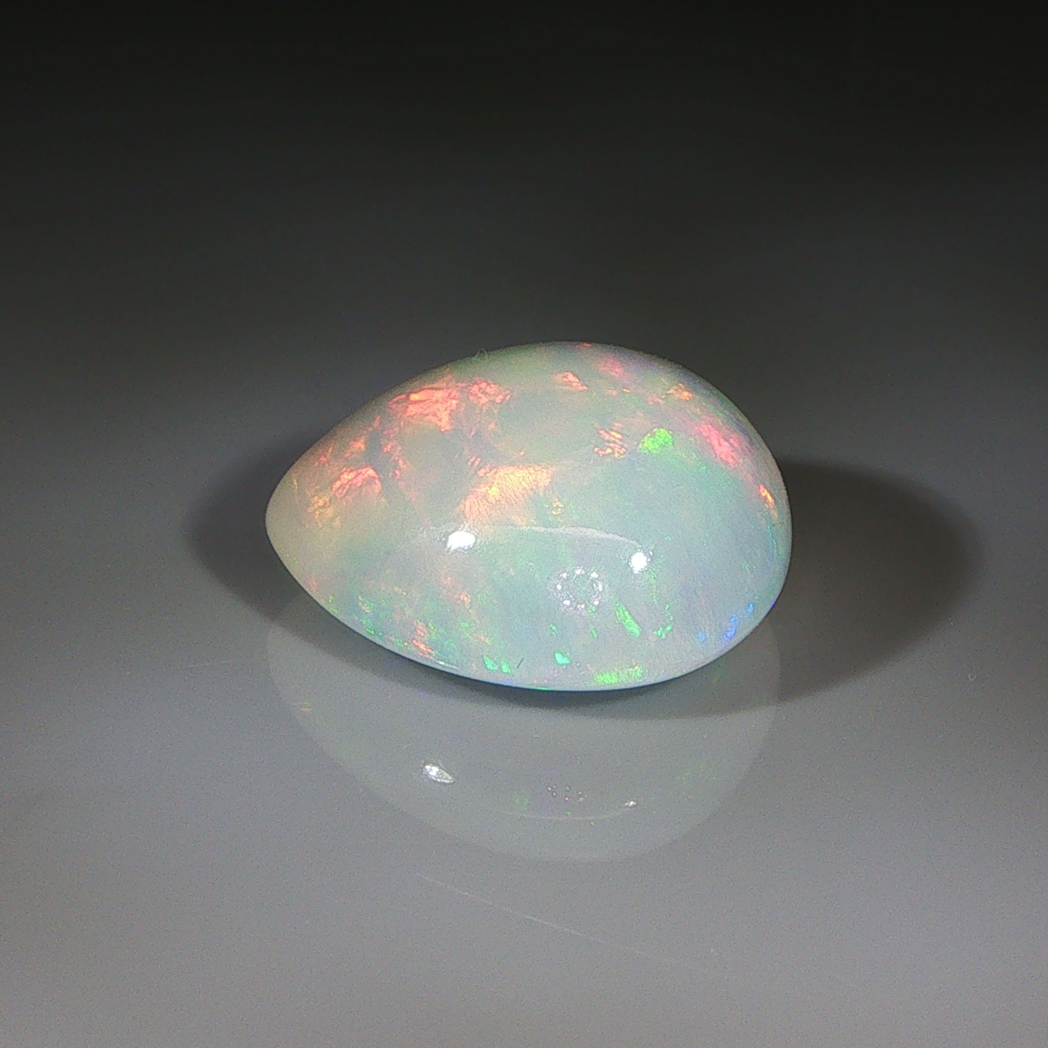 Opal 21,29 ct, biały, kaboszon