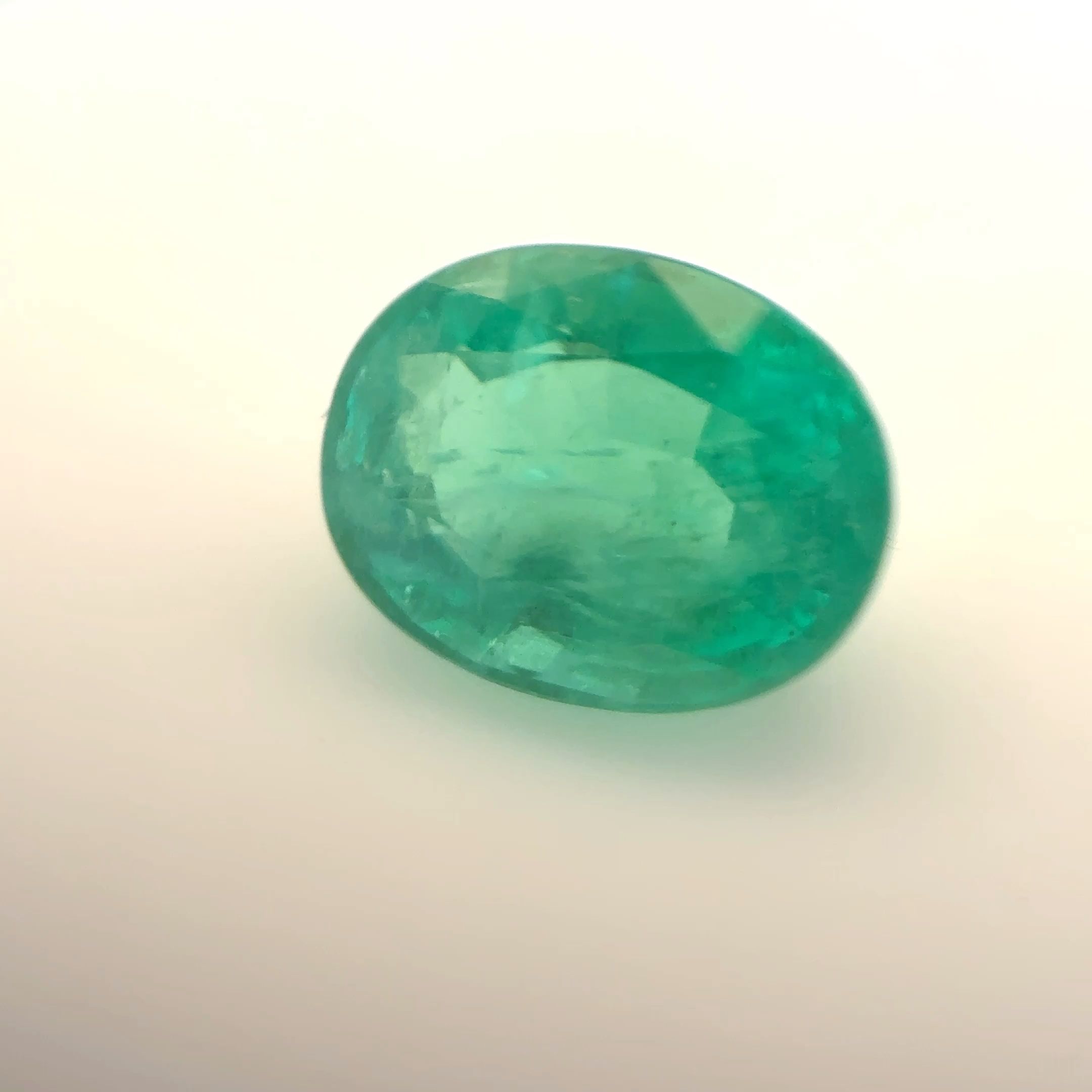 Szmaragd 1,82 ct, zielony, szlif owalny