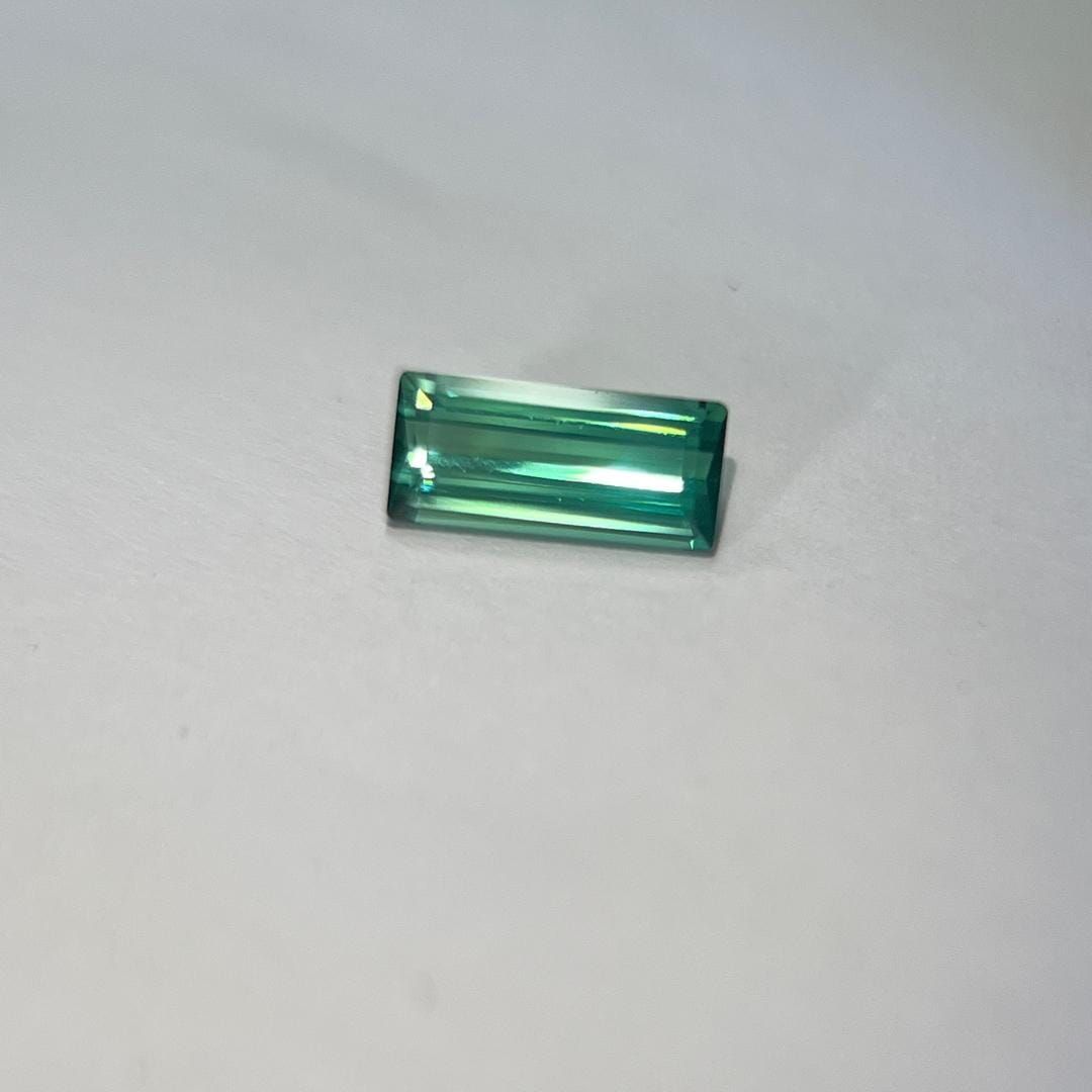 Turmalin 1,32 ct, zielony, szlif bagietka