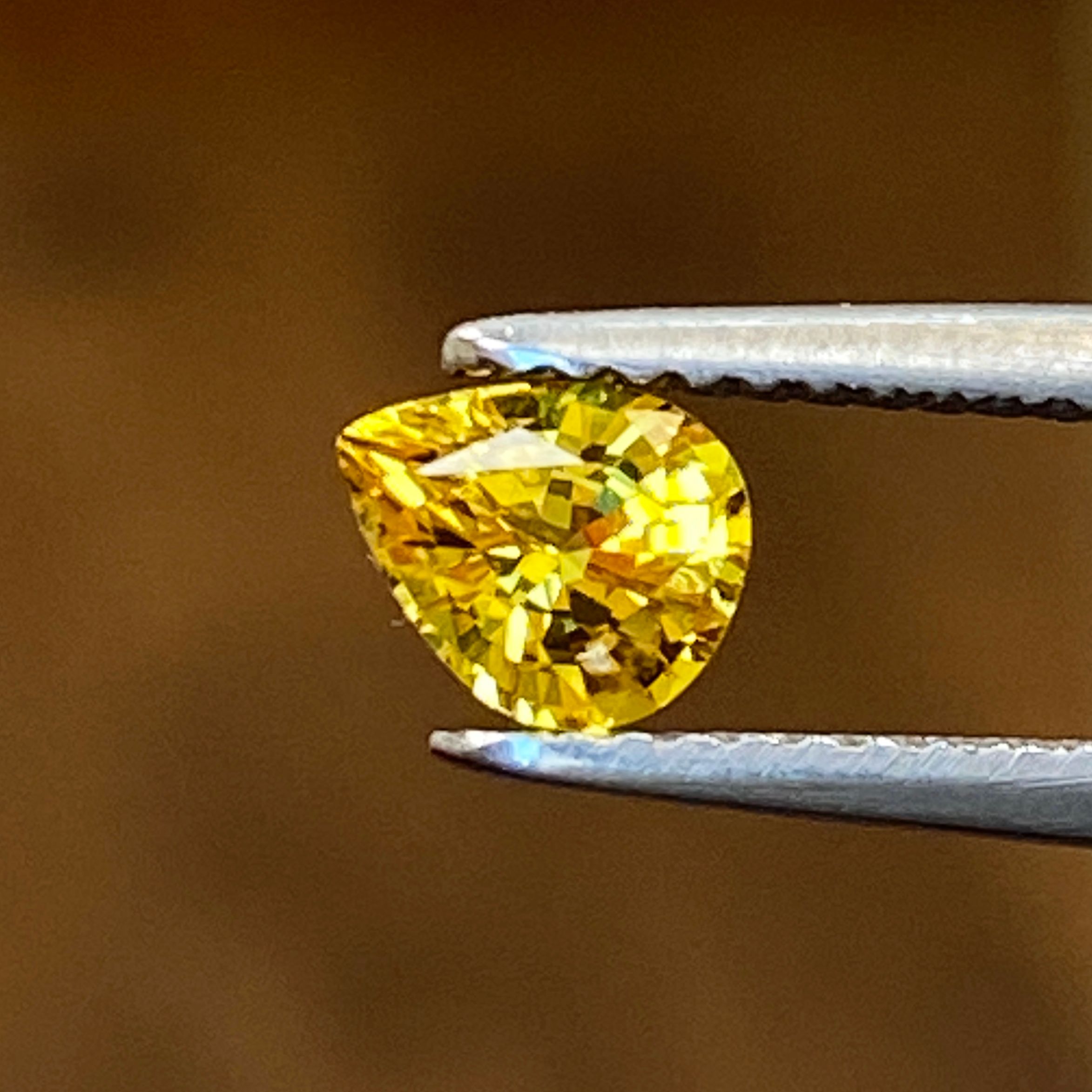 SAPPHIRE FACETED 0.68ct YELLOW Yellow EC SRILANKA HEATED