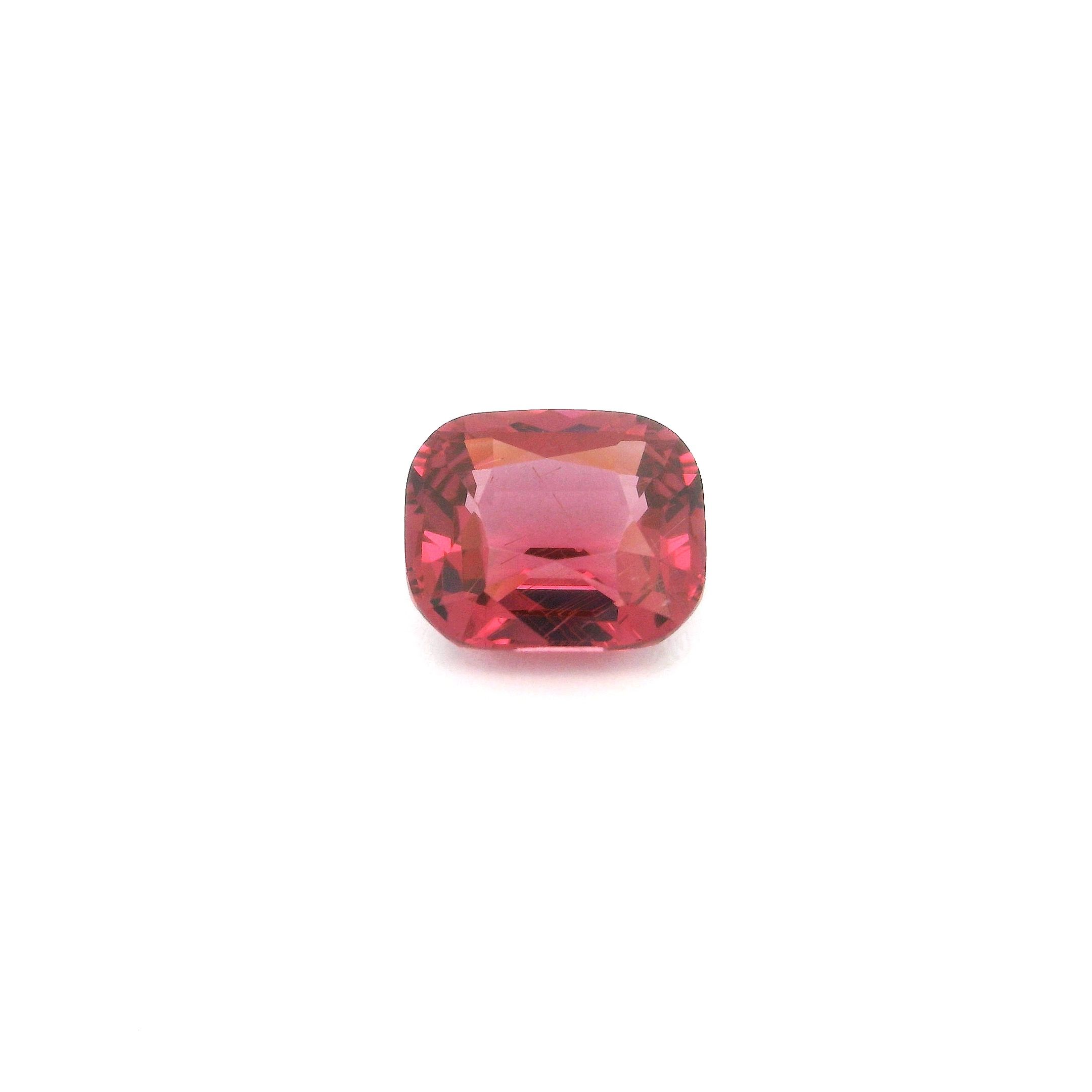 Granat 2,32 ct, różowy, szlif cushion