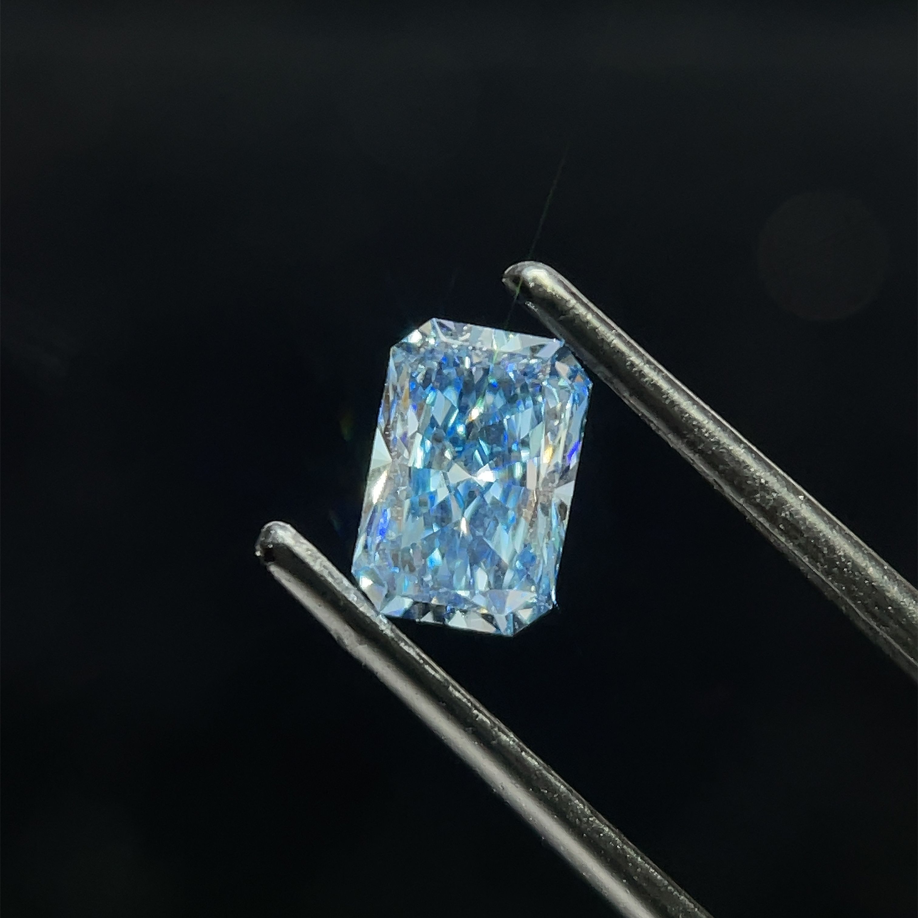 1.07 CT Fancy Vivid Blue RADIANT