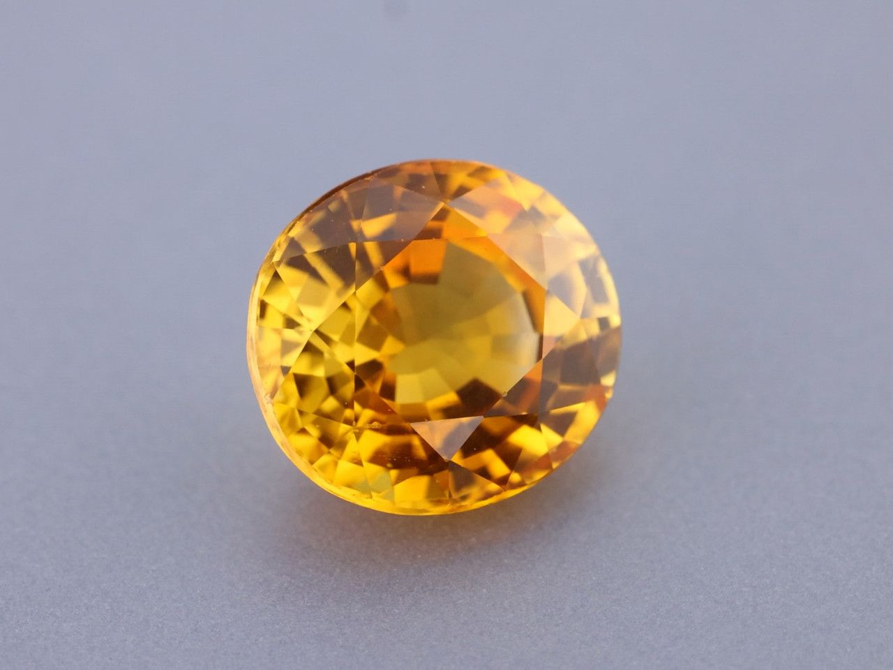 Szafir 2,33 ct, pomarańczowy, szlif owalny