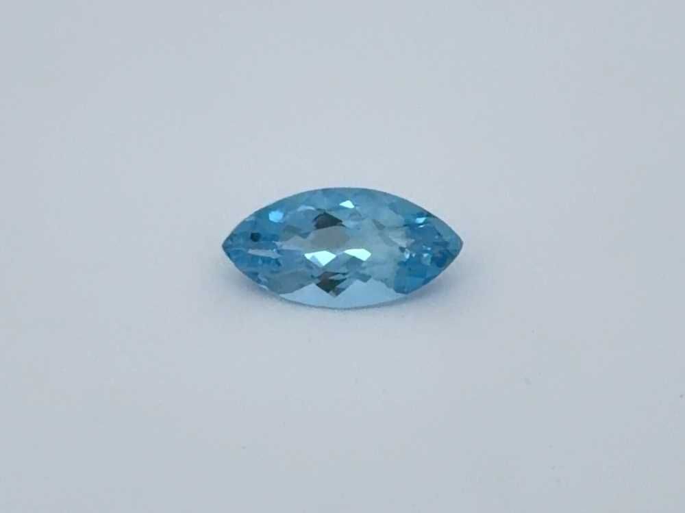 Akwamaryn 1,35 ct, niebieski, szlif markiza