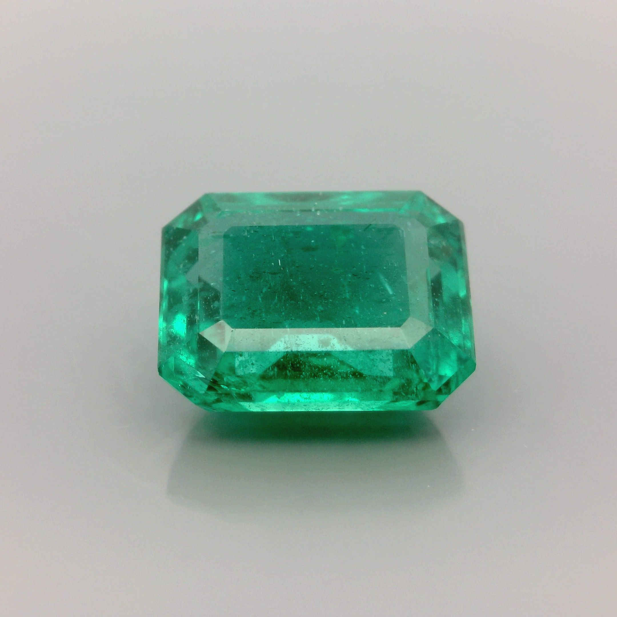 Szmaragd 4,30 ct, zielony, szlif ośmiokątny
