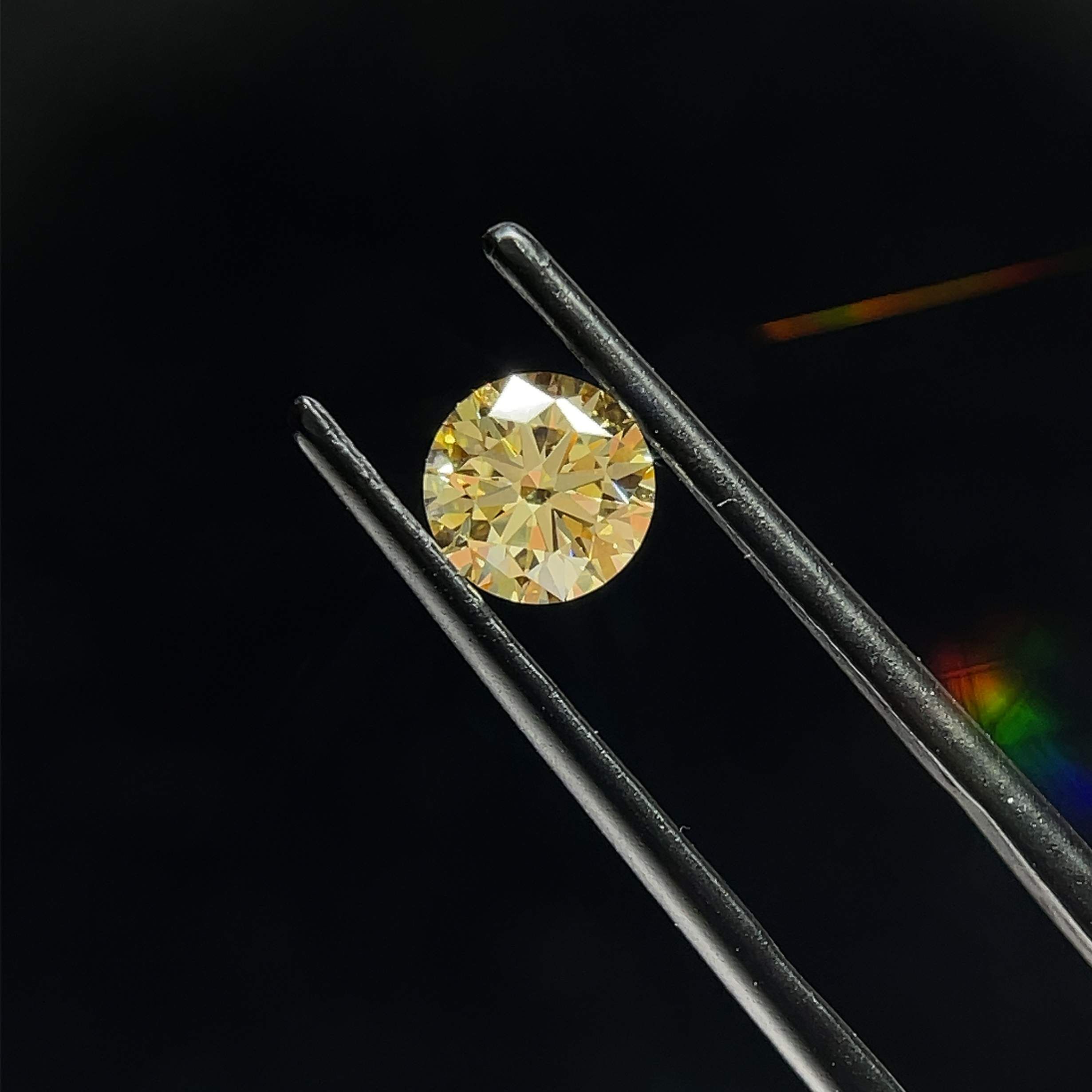 0.8 CT Fancy Yellow ROUND