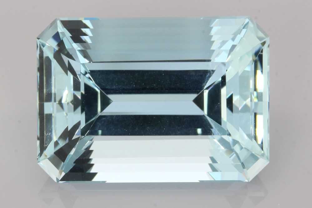 Akwamaryn 26,67 ct, niebieski, szlif szmaragdowy