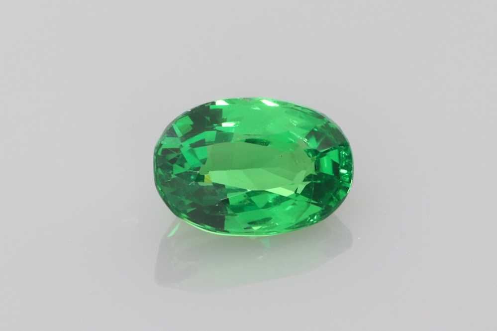 Granat 1,07 ct, zielony, szlif owalny